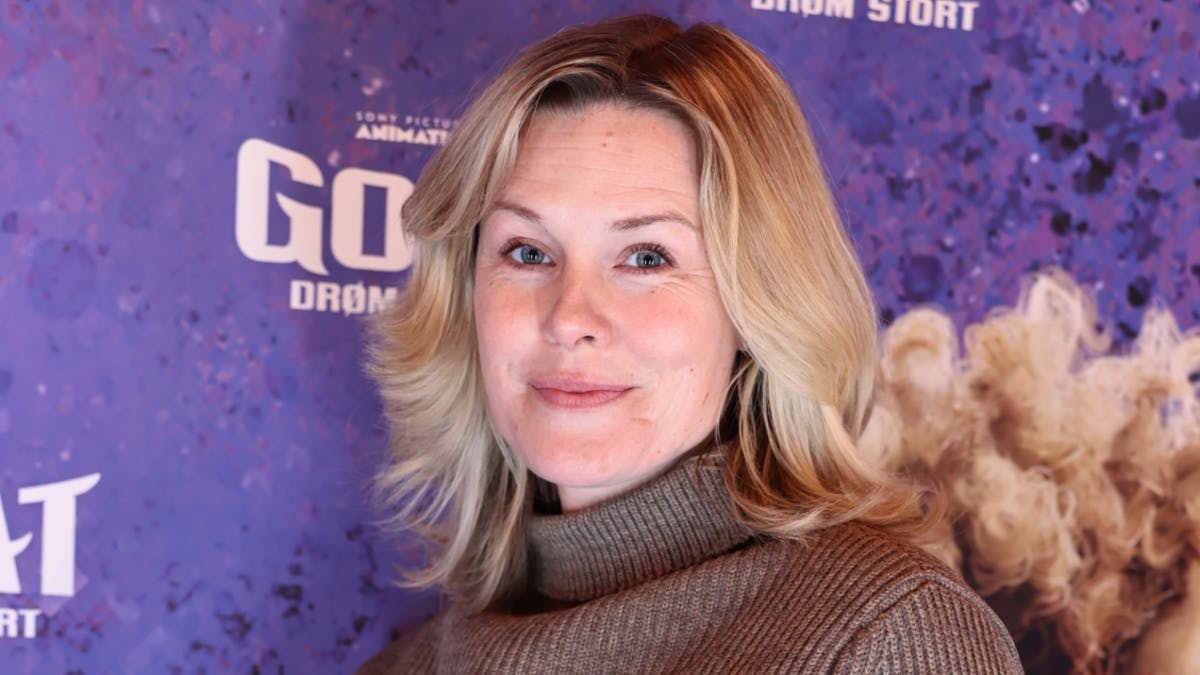 Sofie Torp viste sin gravide mave frem til premiere