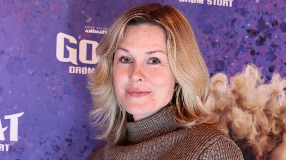 Sofie Torp viste sin gravide mave frem til premiere