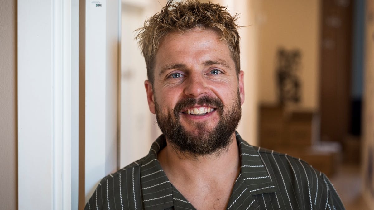 Kasper Fisker har fået en meget smertefuld start på familieferien.