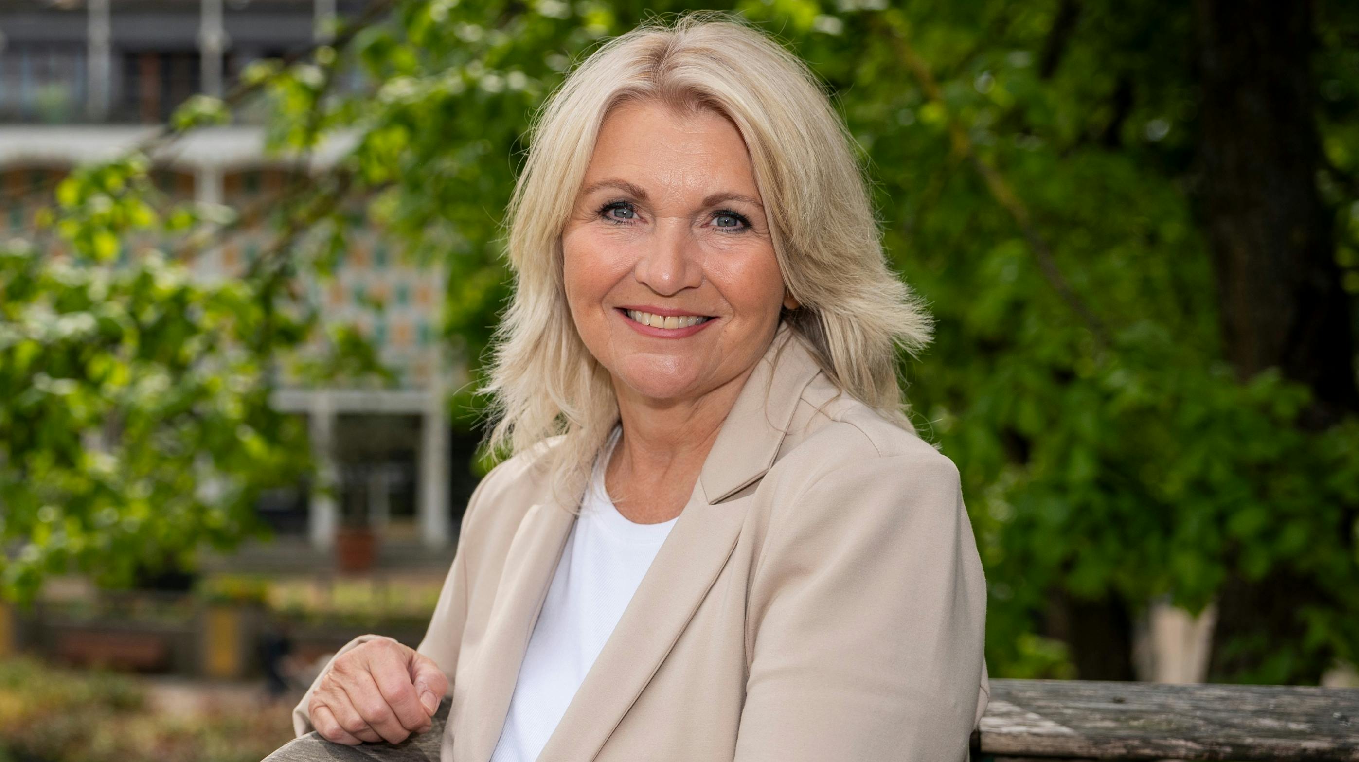 Sangerinden Gry Johansen har vundet det danske Melodi Grand Prix, og nu stiller hendes søn op.