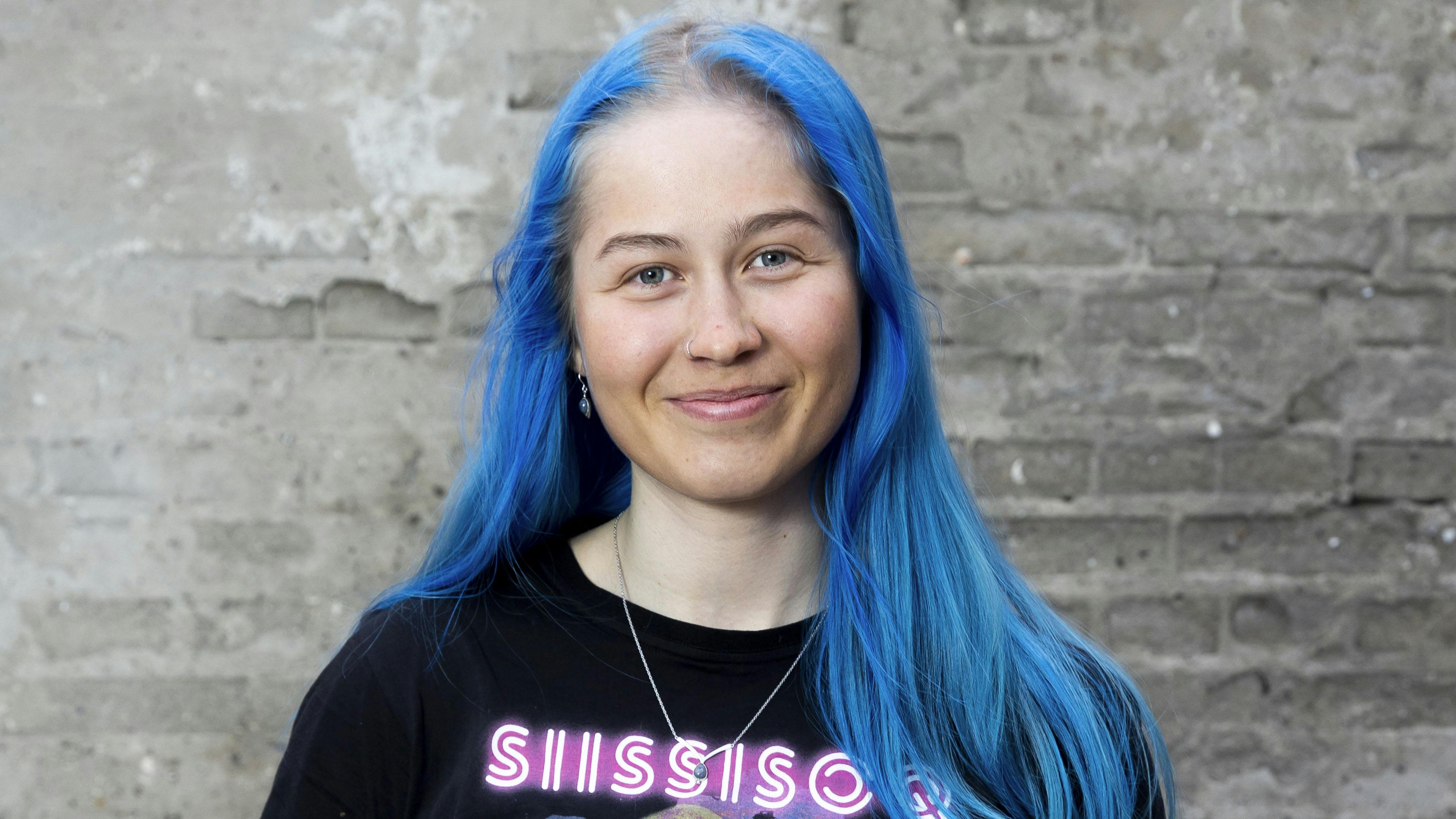 Ukaleq Slettemark kunne i "Korpset" nemt kendes på sit blå hår.