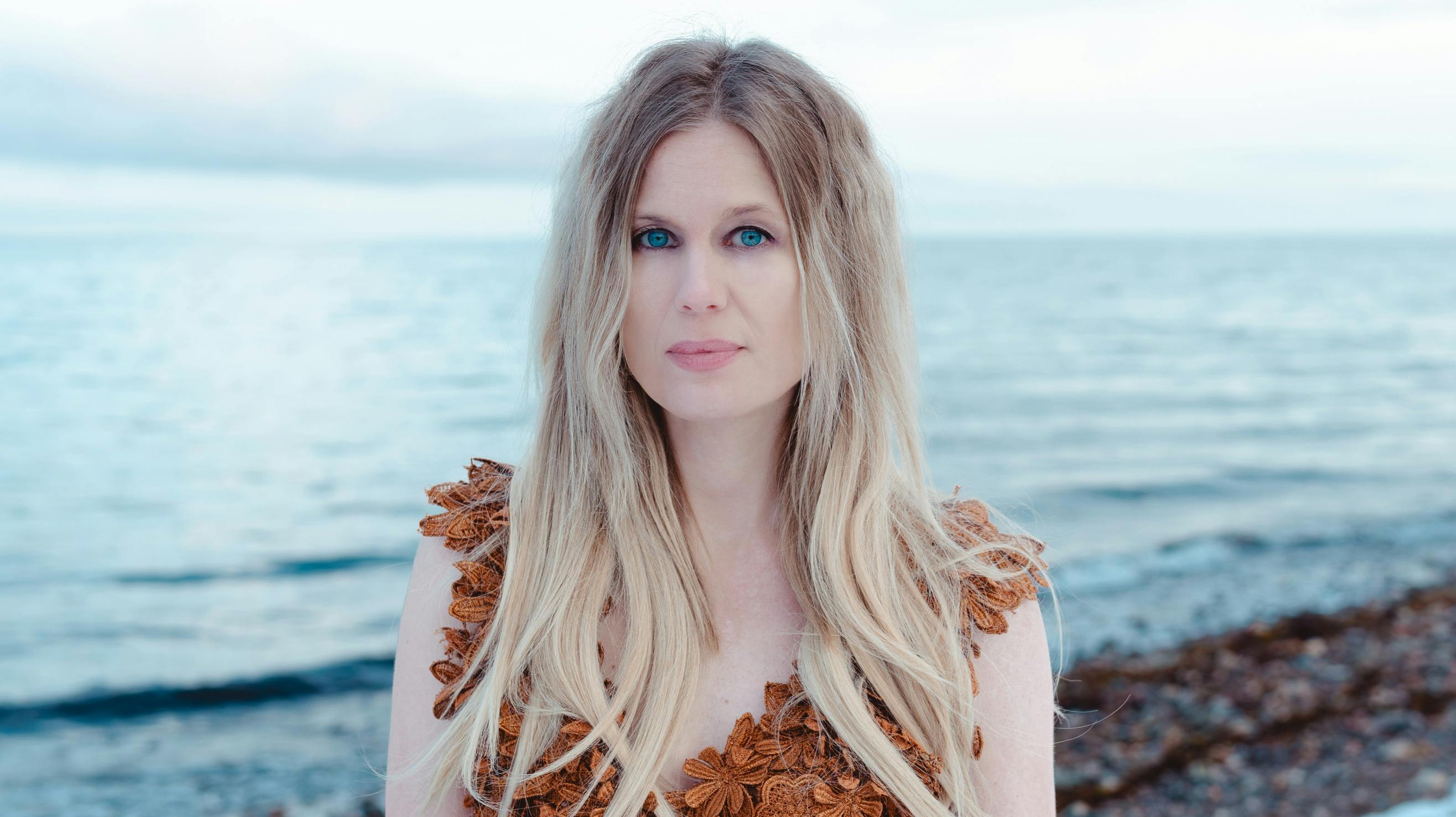 Sangerinden Amalie Bruun stiller op i Melodi Grand Prix 2026 under kunstnernavnet Myrkur.