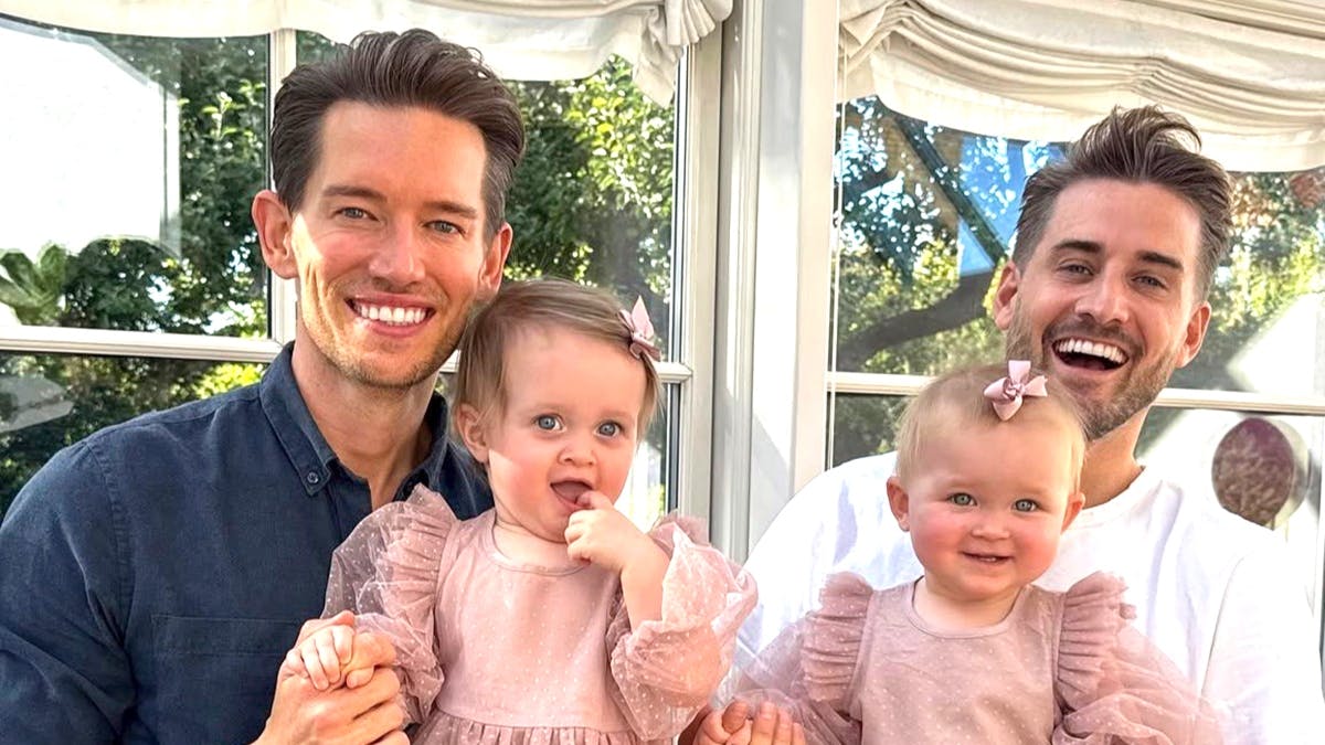 Morten Kjeldgaard og Frederik Haun med deres tvillinger.