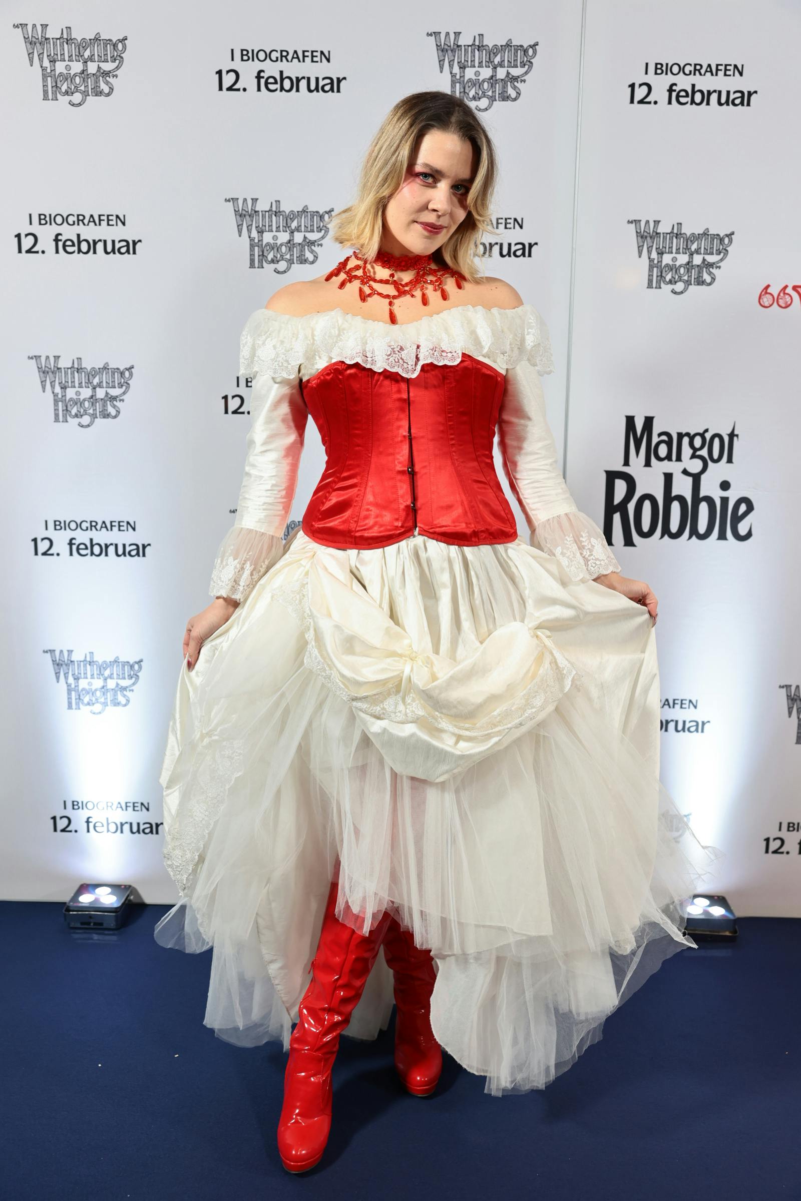 Anna Lin strålede i det overdådige look.