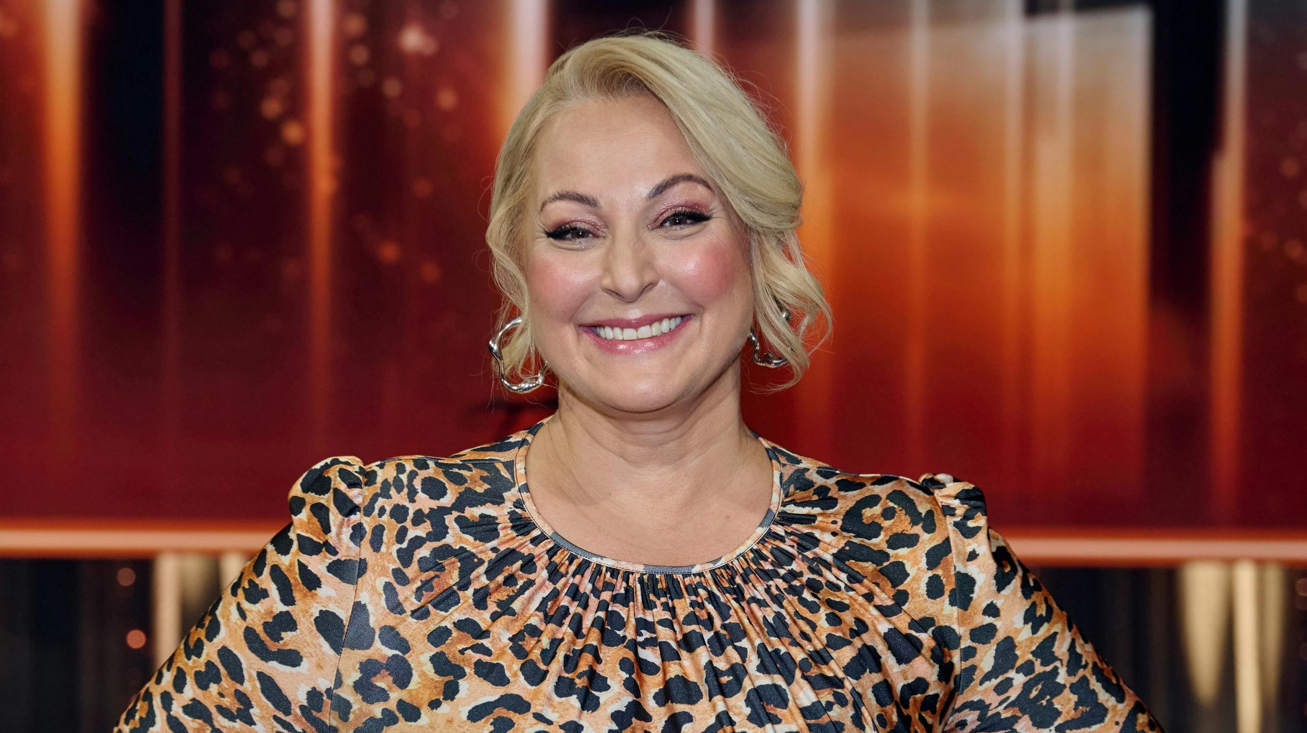 Stéphanie Surrugue har givet Melodi Grand Prix-værtstafetten videre.