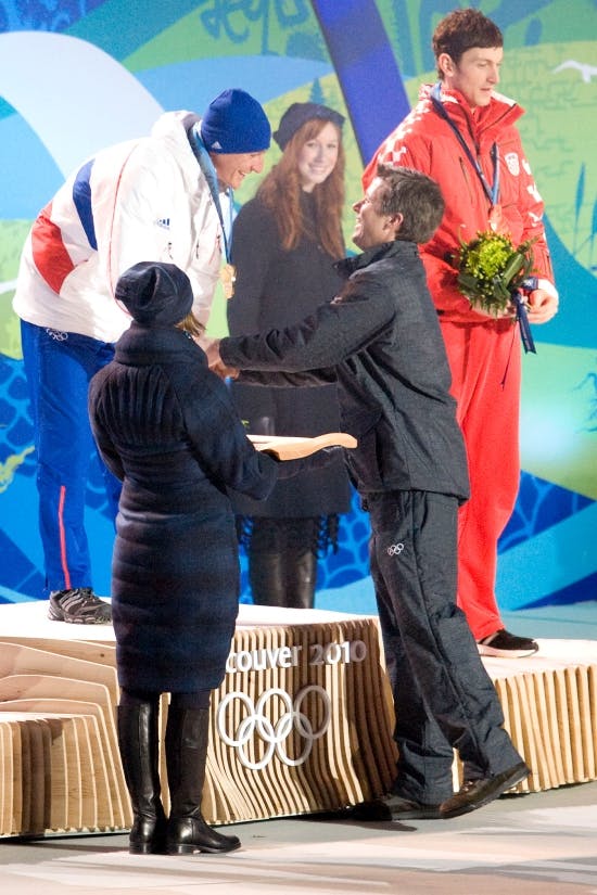 Daværende kronprins Frederik overrakte medaljer på Medal Plaza i Whistler, Canada