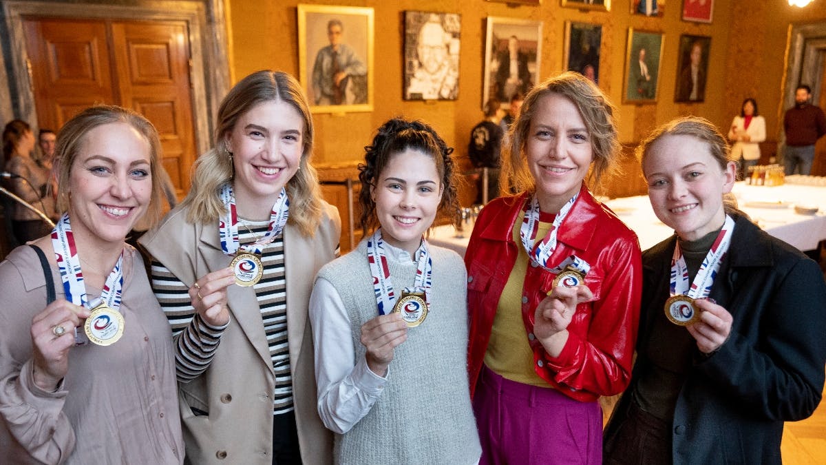 Det danske curlinglandshold med Jasmin Lander, Mathilde Halse, skipper Madeleine Dupont, My Larsen og Denise Dupont hyldes på Københavns Rådhus onsdag den 7. december 2022.