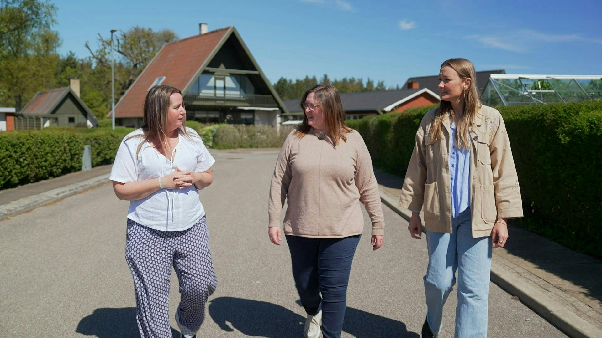 Sara forsøger i første program at hjælpe Tanja med at finde et hus i Hals.