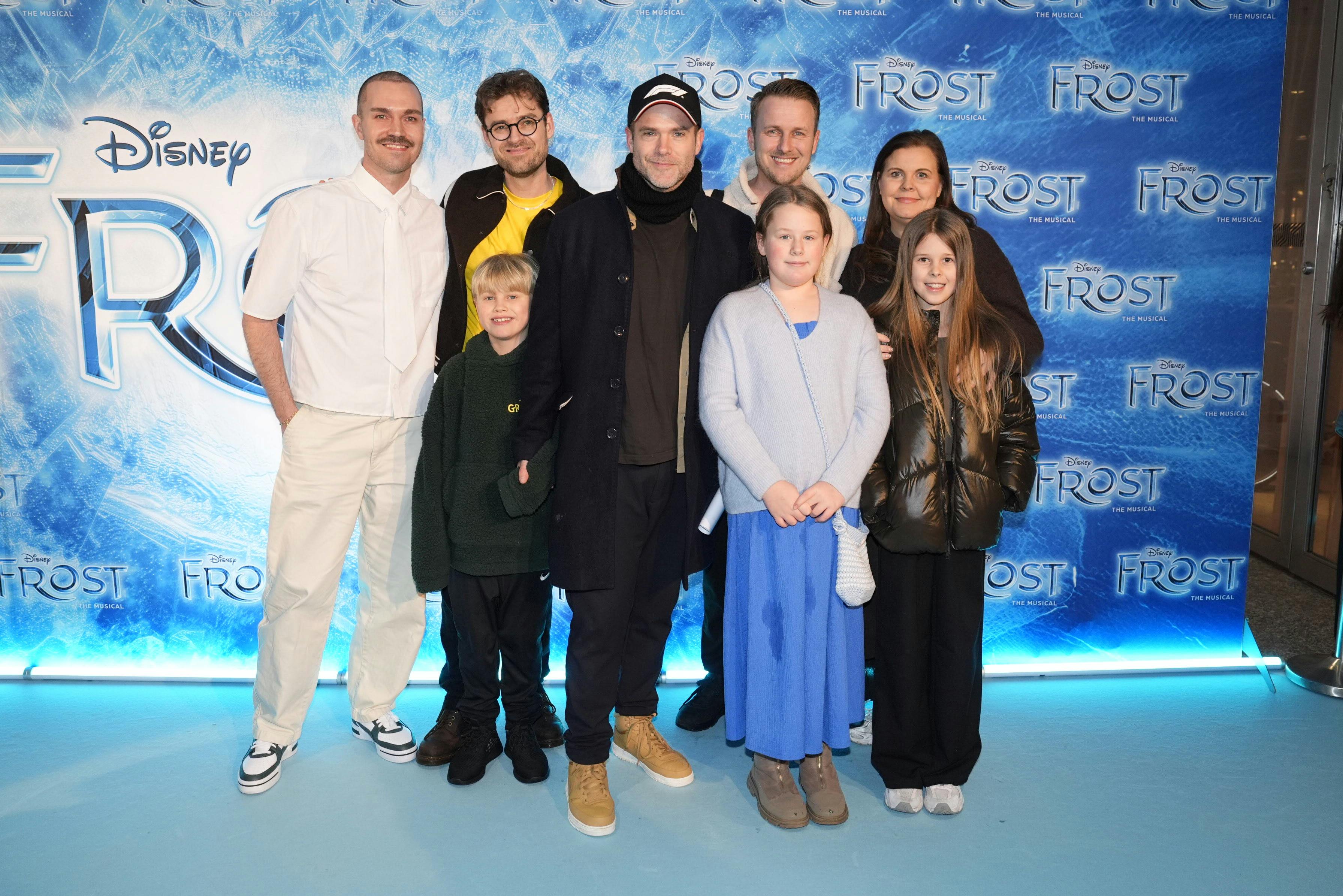 Silas Holst i midten og Johannes Nymark, der står lige bag Silas Holst til venstre.