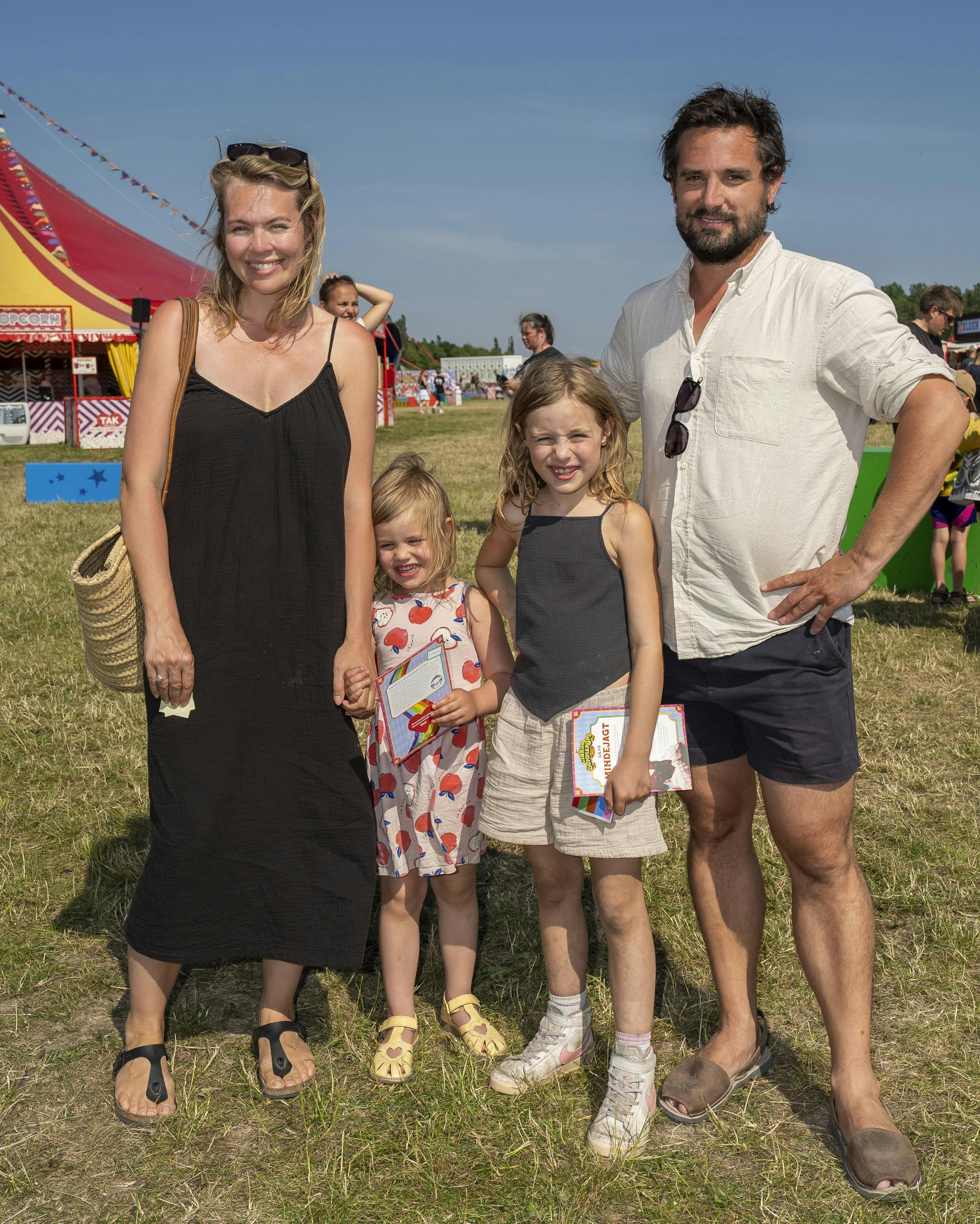 Christian Tafdrup, Natalie Toro Stokholm og døtrene Cleo og Edie.