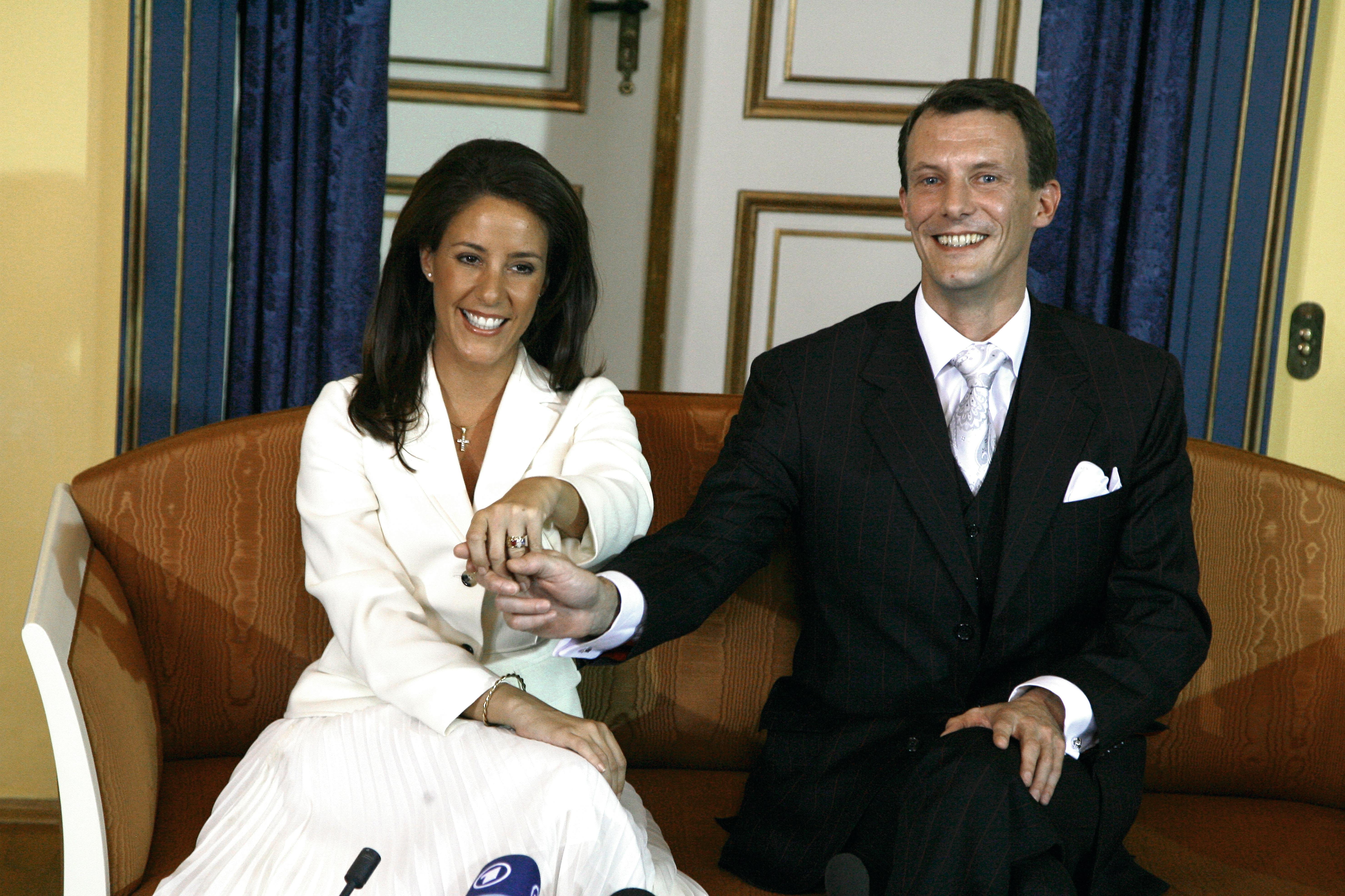 Prins Joachim og Marie offentliggør forlovelsen.