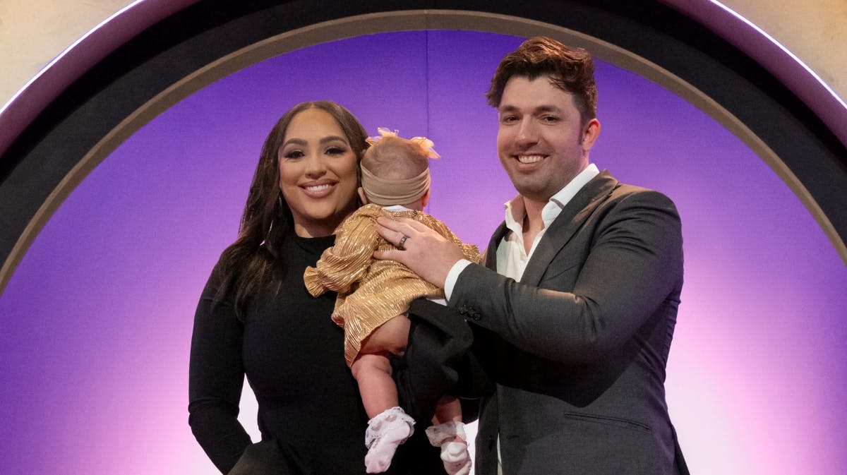 Bliss og Zach fra "Love is Blind" sæson 4 samt deres datter.