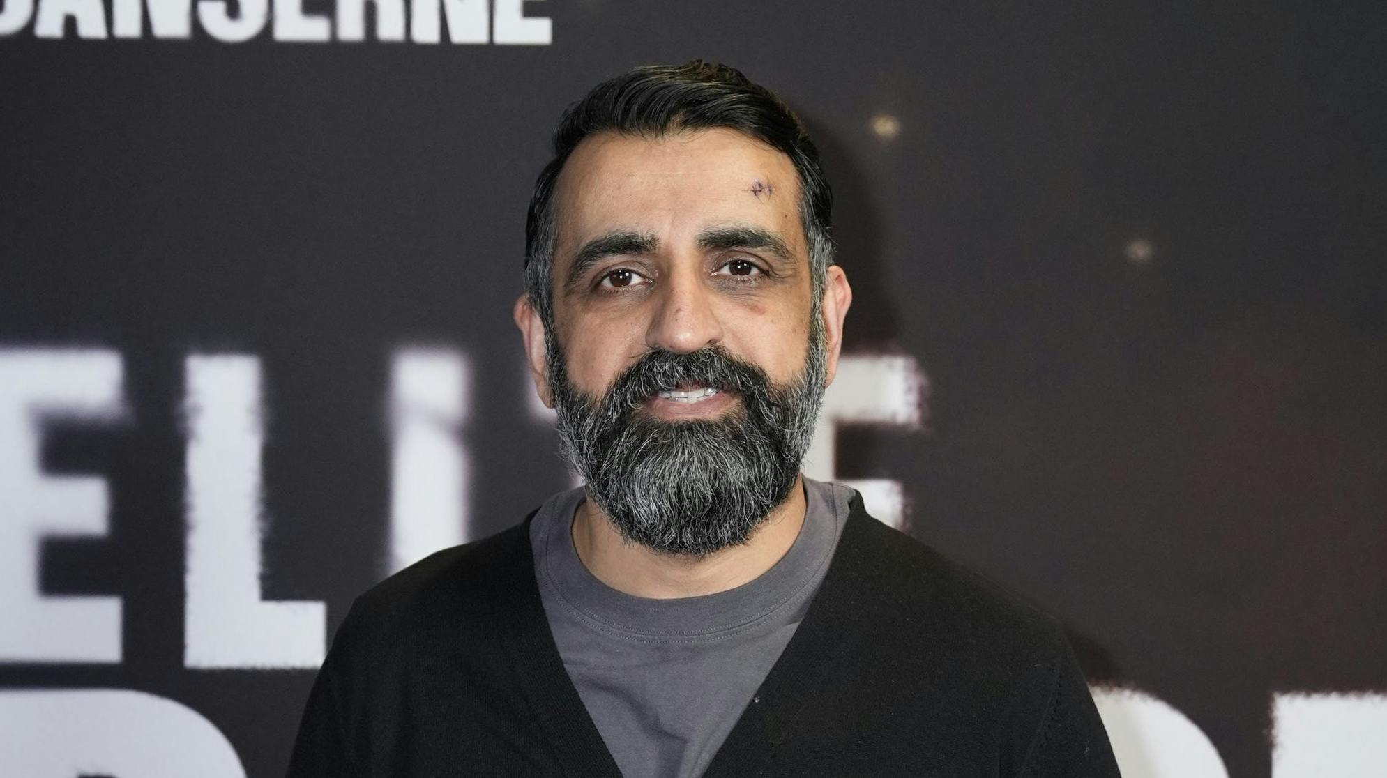 Tahir Siddique var en smule skadet, da han ankom til premieren på "Elitedanserne".