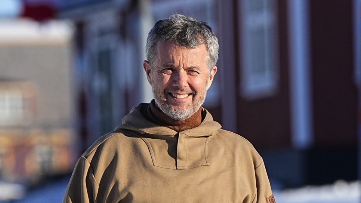 Sådan plejer vi ikke at se ham: Kong Frederik med hårnet | BILLED-BLADET