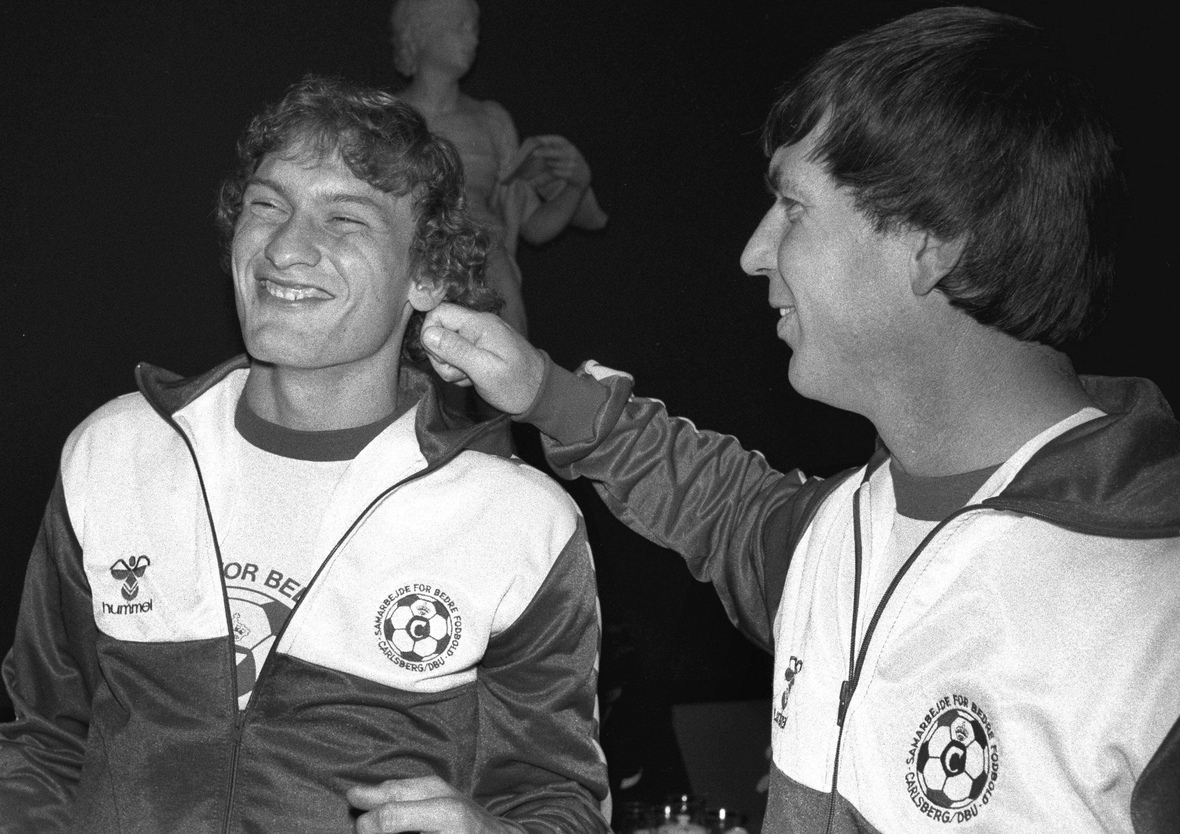 Et skønt øjeblik mellem Preben Elkjær og Sepp Piontek i 1980.