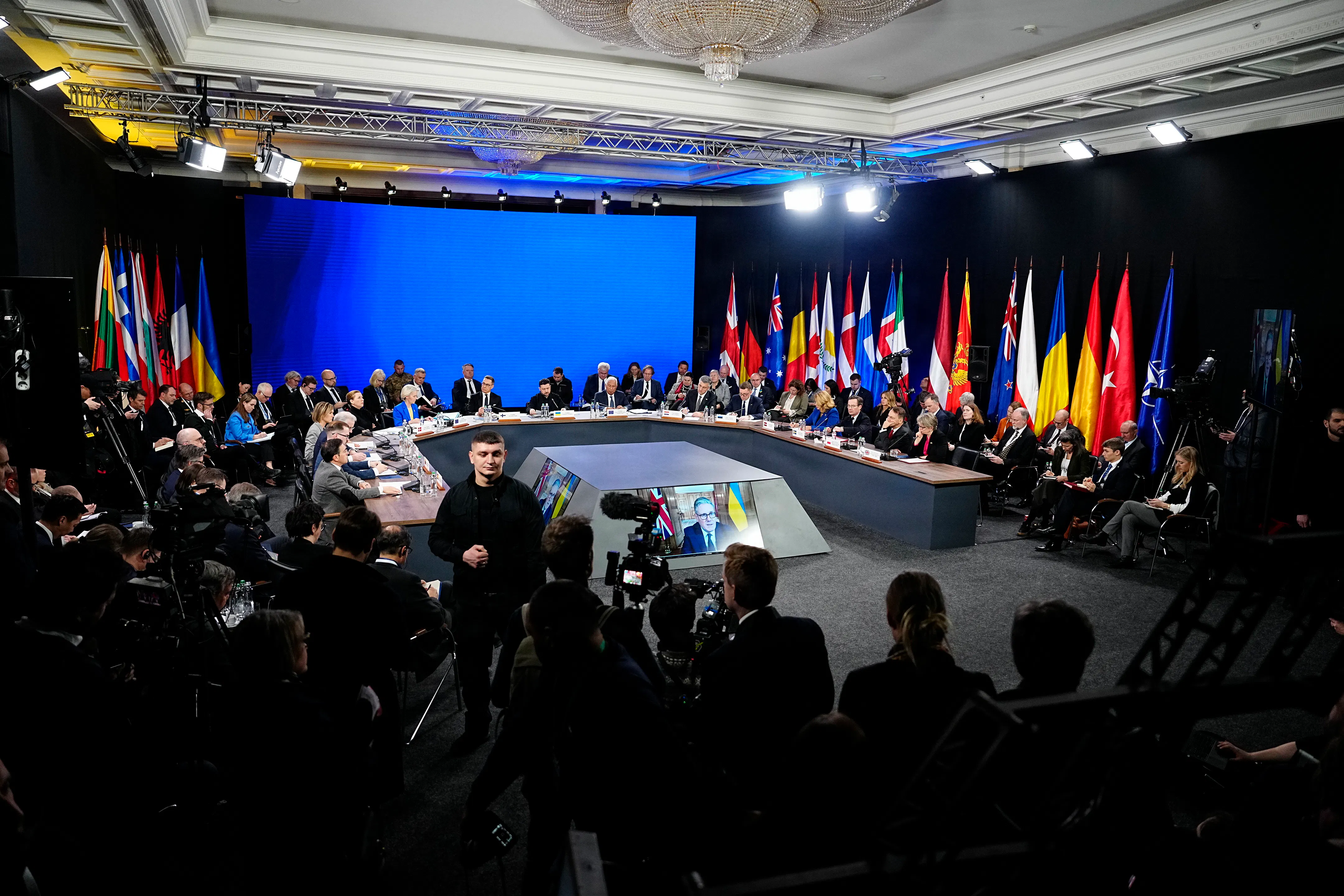 Statsminister Mette Frederiksen deltager i møde i Coalition of the Willing på Hotel InterContinental i Kyiv.