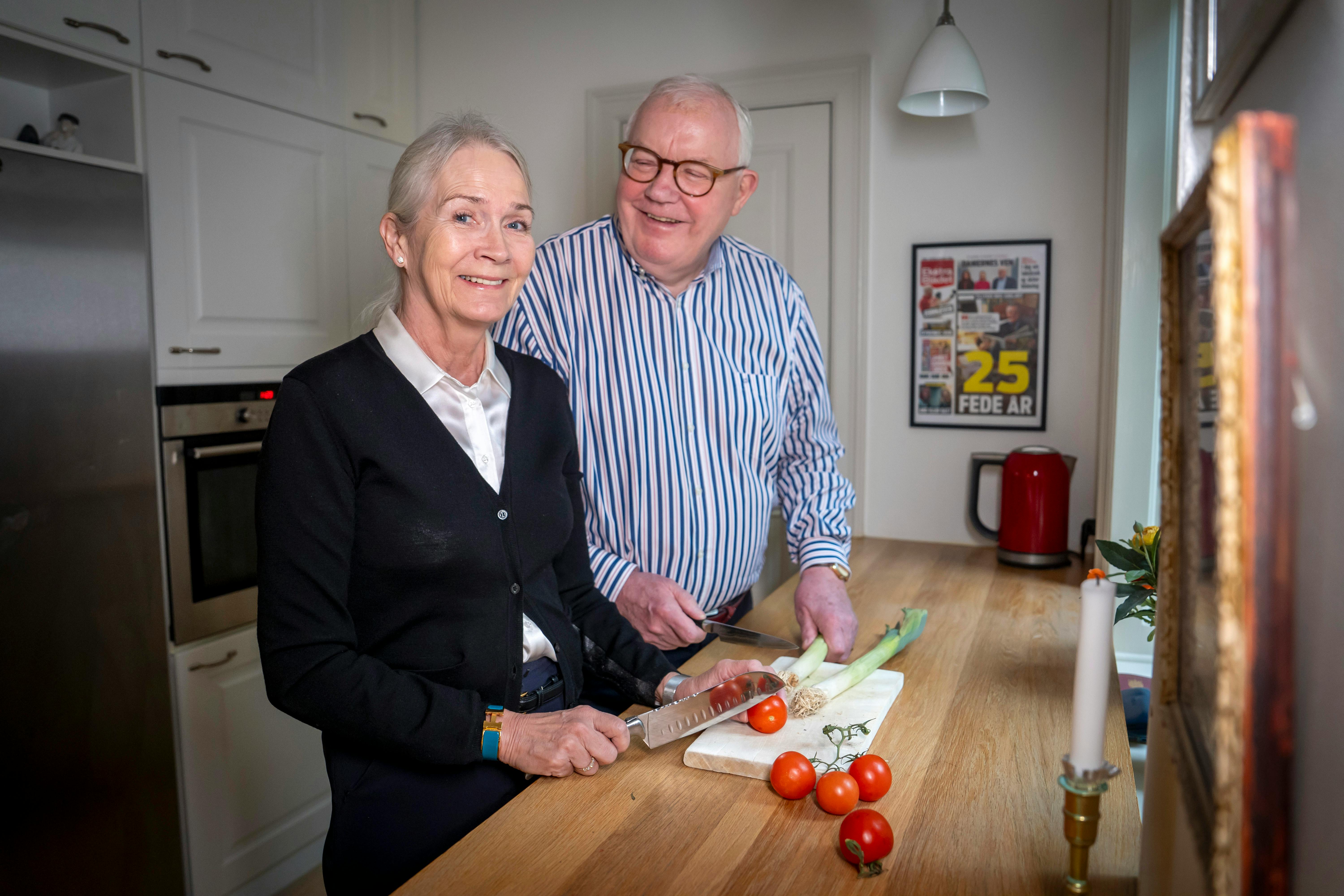 Hans Engell og hustruen Pernille hjælpes som regel med madlavningen, og der bliver spist mere grønt end nogensinde før. 