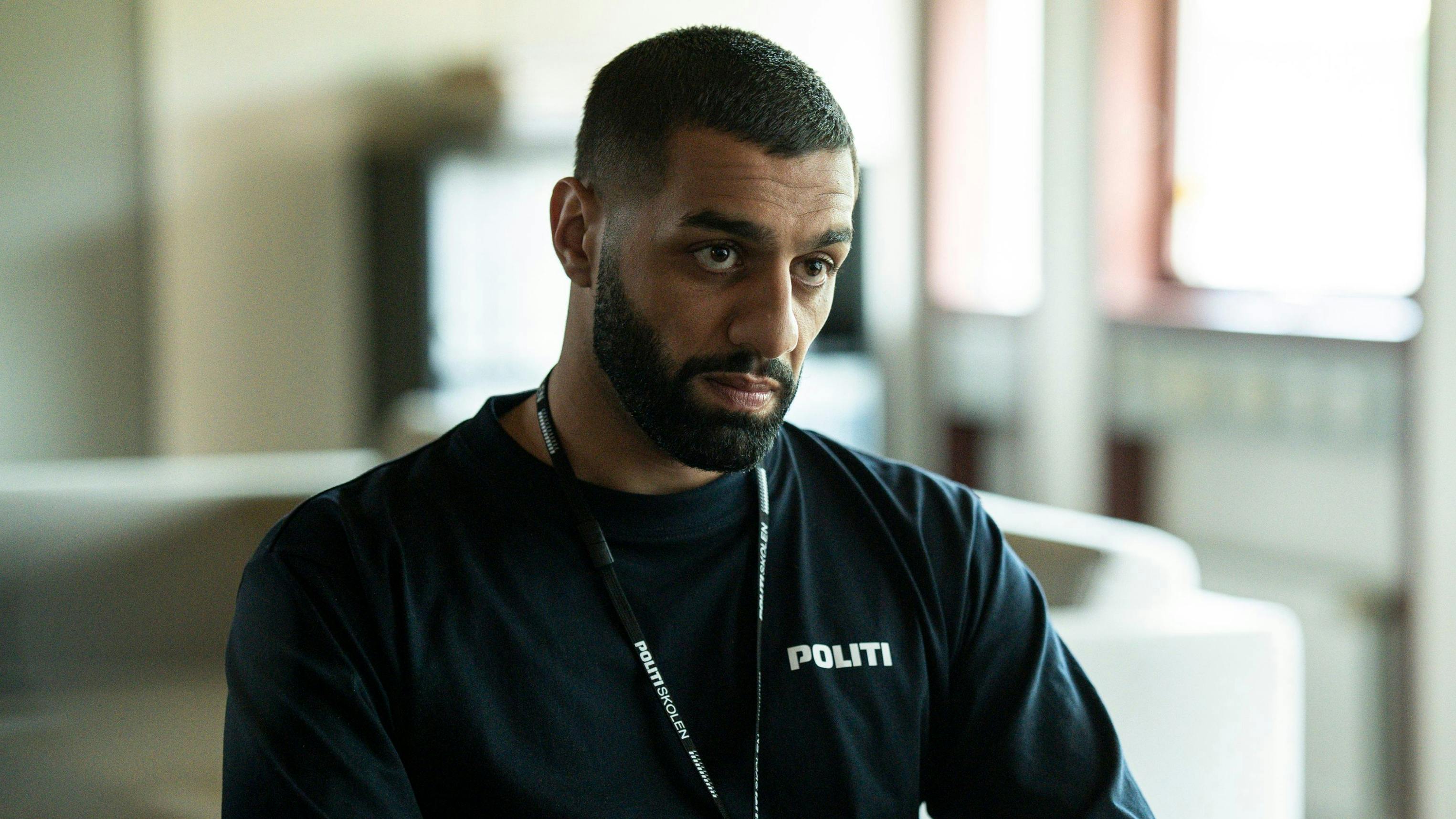 Skuespilleren Soheil Bavi kan opleves som politieleven Youssef i DR-serien "Uniformen". 