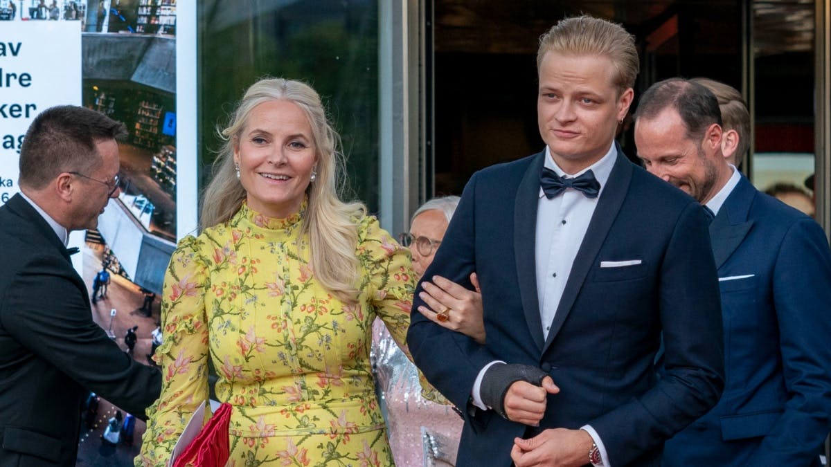 Kronprinsesse Mette-Marit holder sin søn, Marius Borg Høiby, opdateret i fængslet.&nbsp;