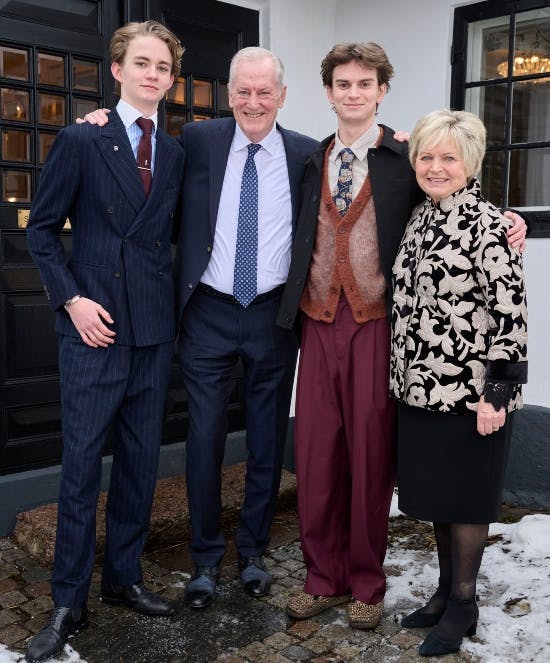 Keld og Hilda med deres to børnebørn, Storm (tv) og Eliot.