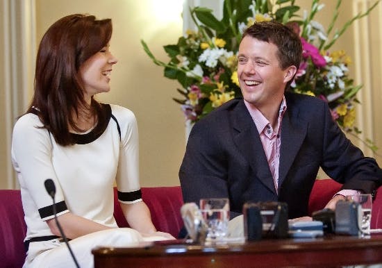 Mary og Frederik i fin form til pressemøde i 2005