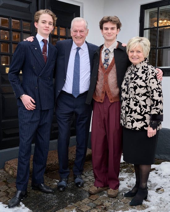 Keld og Hilda med deres to børnebørn, Storm (tv) og Eliot.