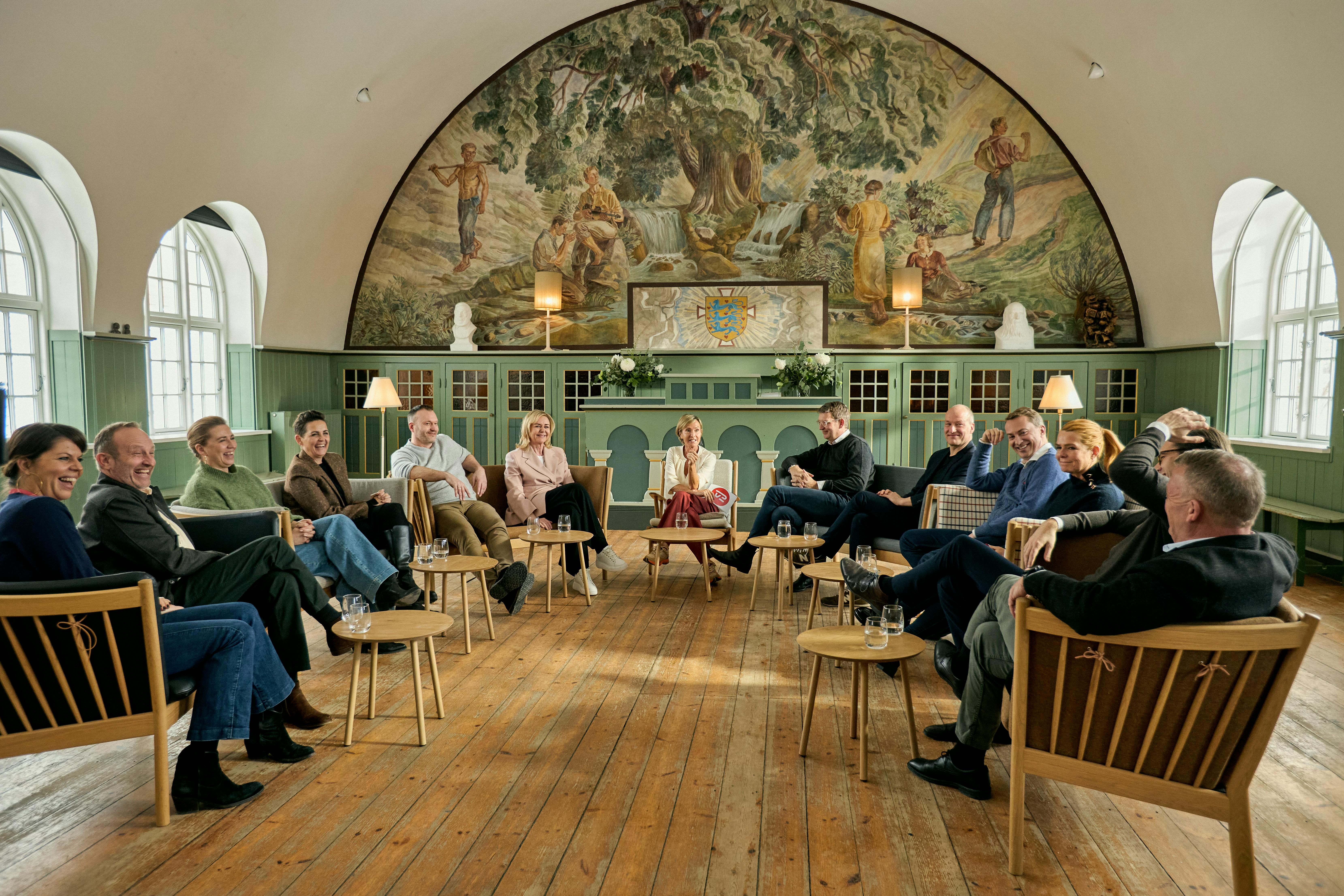 Der debatteres på livet løs i det nye TV 2-program "Højskolen". 