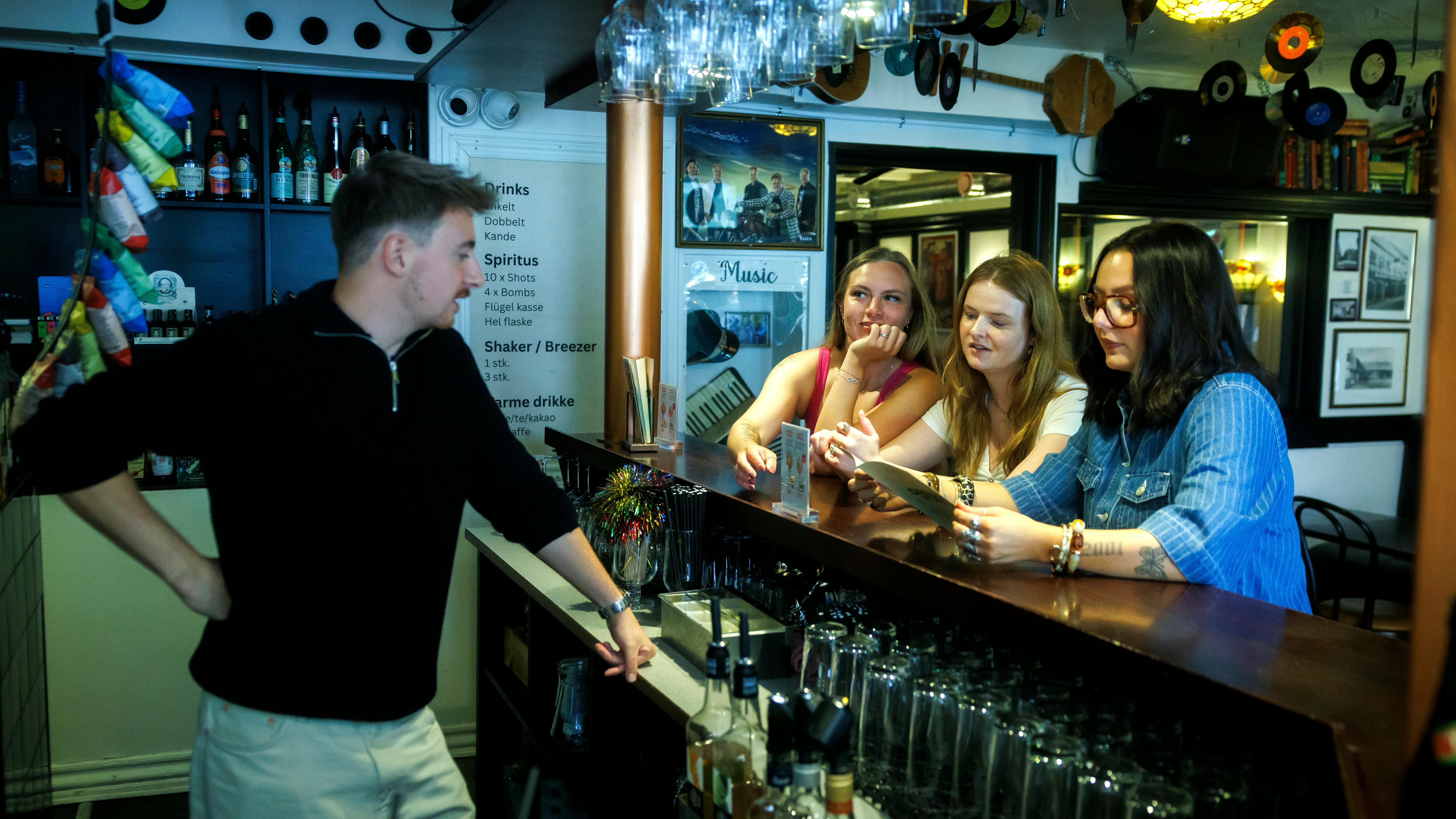 Ida sluttede sig til daten med Samuel lidt senere end de øvrige bejlere.