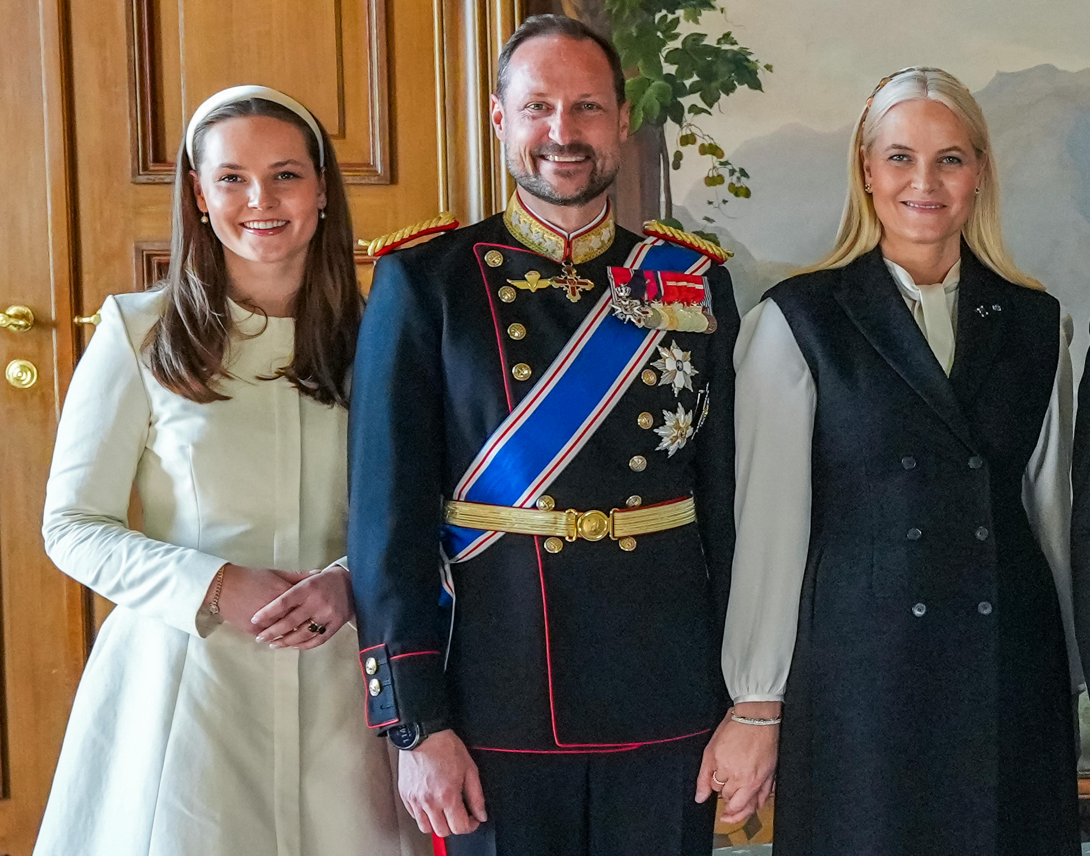 I april 2025 deltog prinsesse Ingrid Alexandra i det islandske statsbesøg, men hun befinder sig nu i Australien. Hendes mor, kronprinsesse Mette-Marit, deltog også, men hendes deltagelse er meget uvis.