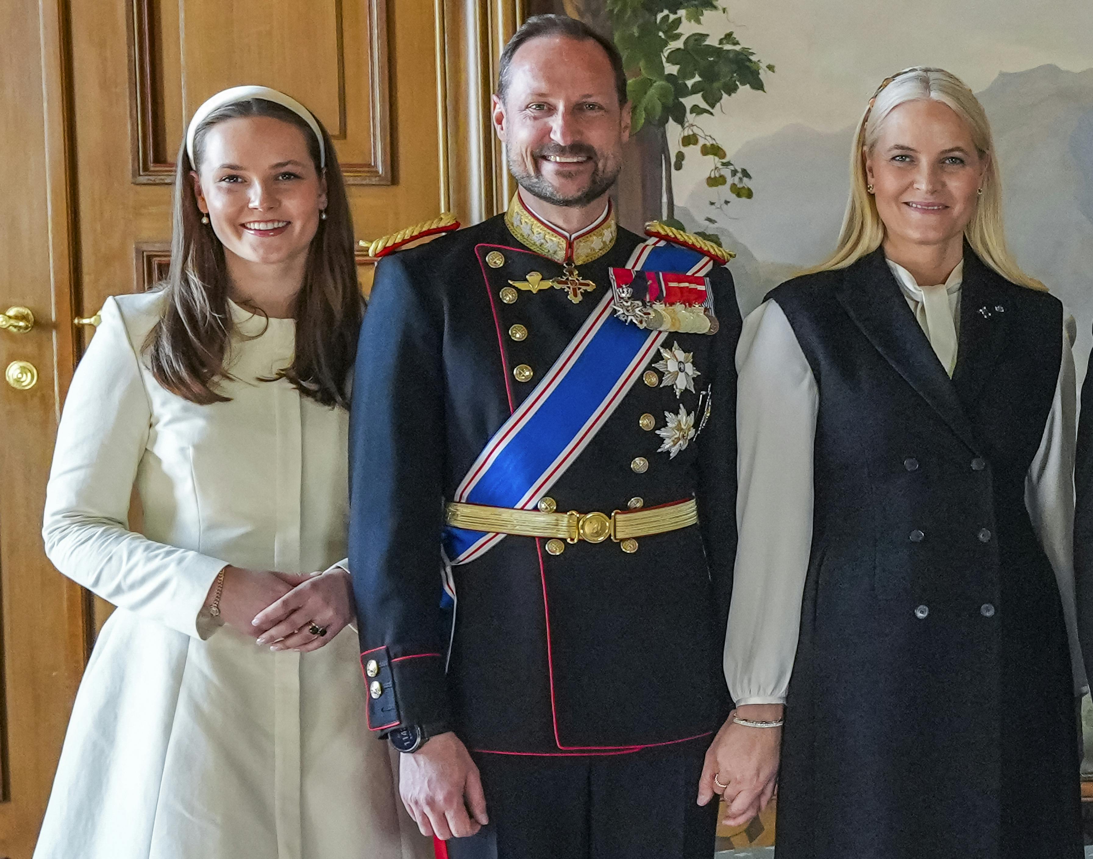 I april 2025 deltog prinsesse Ingrid Alexandra i det islandske statsbesøg, men hun befinder sig nu i Australien. Hendes mor, kronprinsesse Mette-Marit, deltog også, men hendes deltagelse er meget uvis.