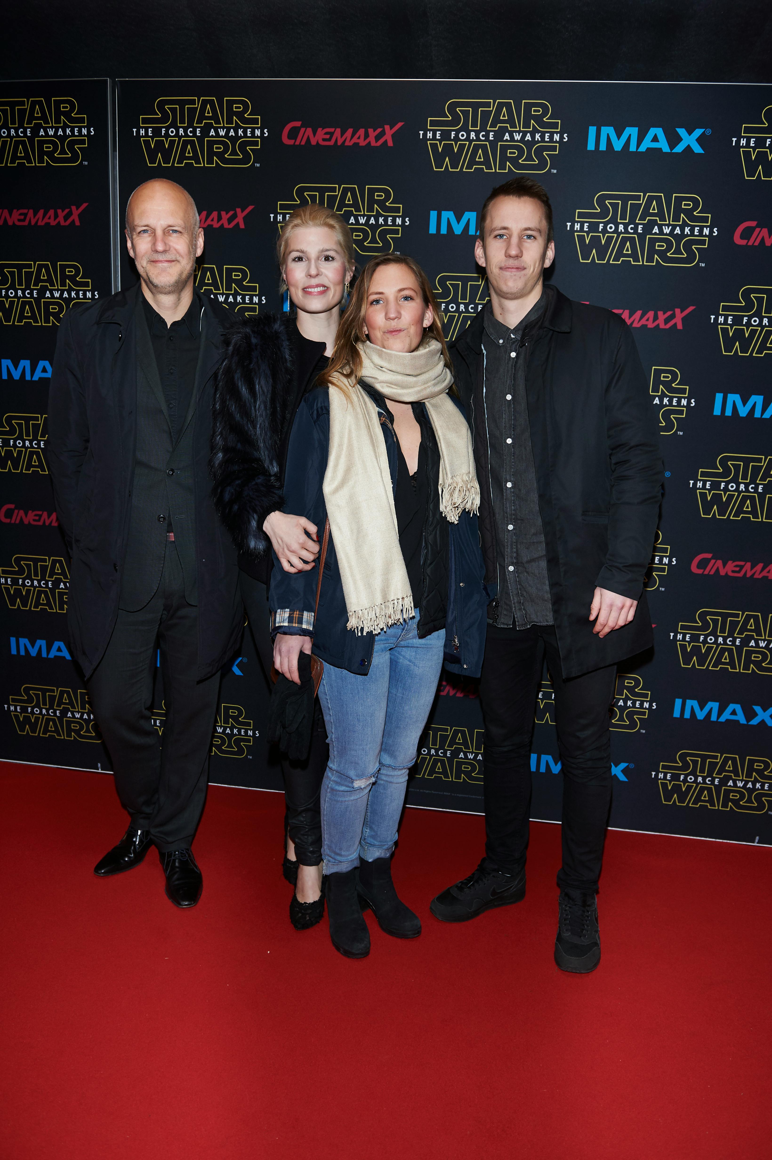 Troels Lyby og Cecilie Stenspil til premiere i 2015 med hans to ældste børn, Klara og Johannes. 