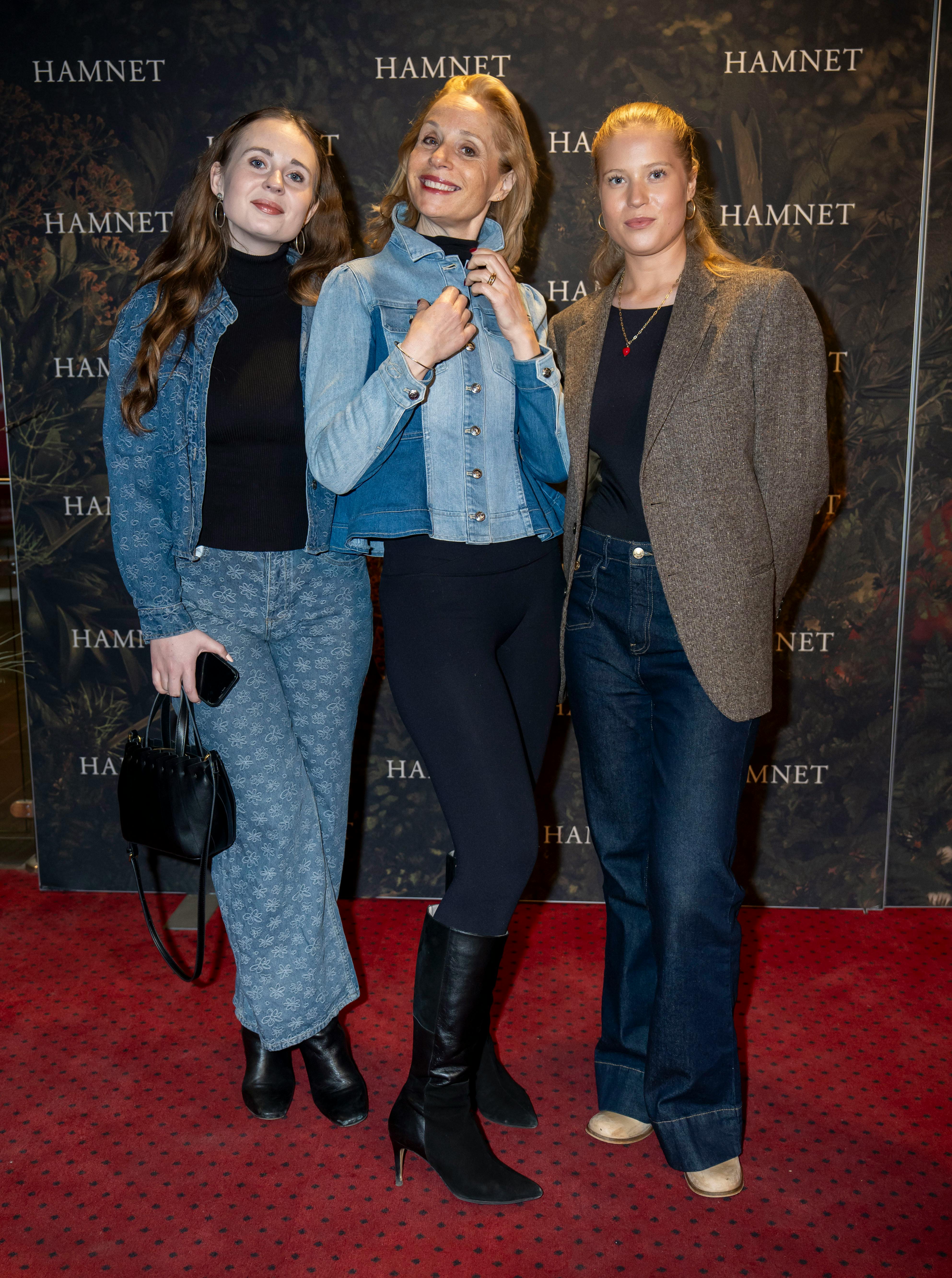 Elisa Lykke med døtrene Sasha (tv) og Liva. 