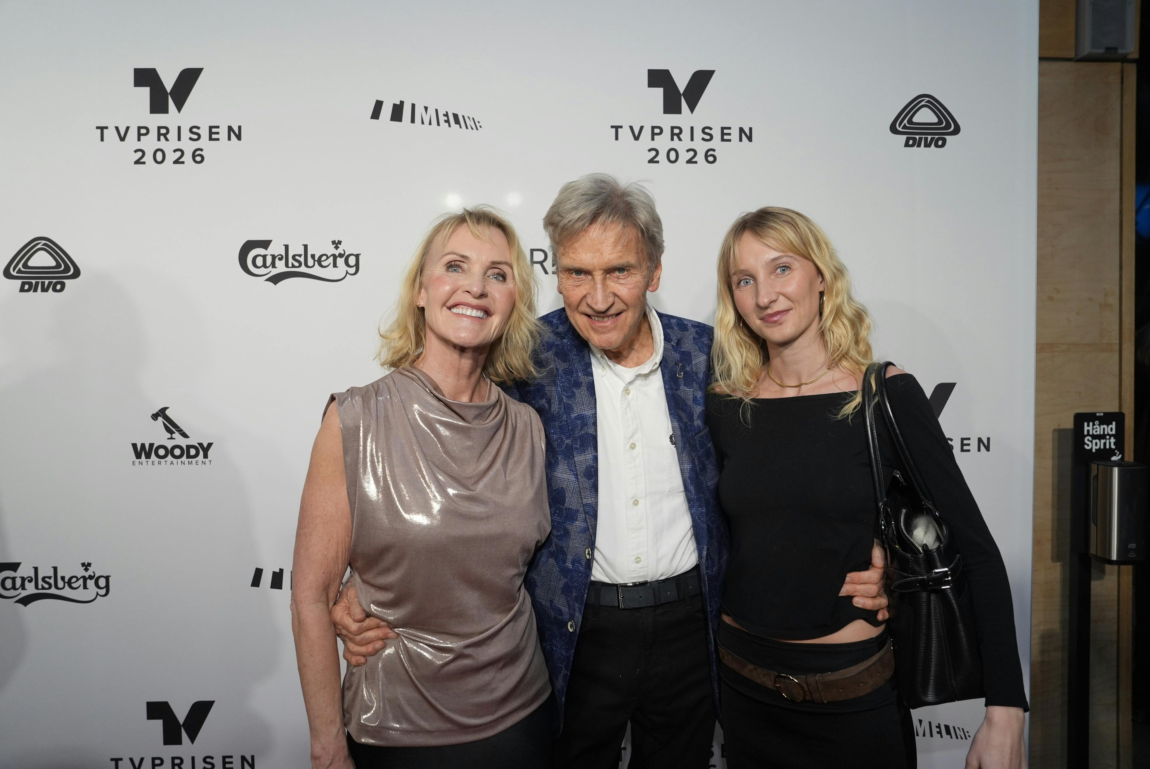 Jørgen de Mylius havde sin hustru Inger og deres datter Rose med til TVPRISEN.