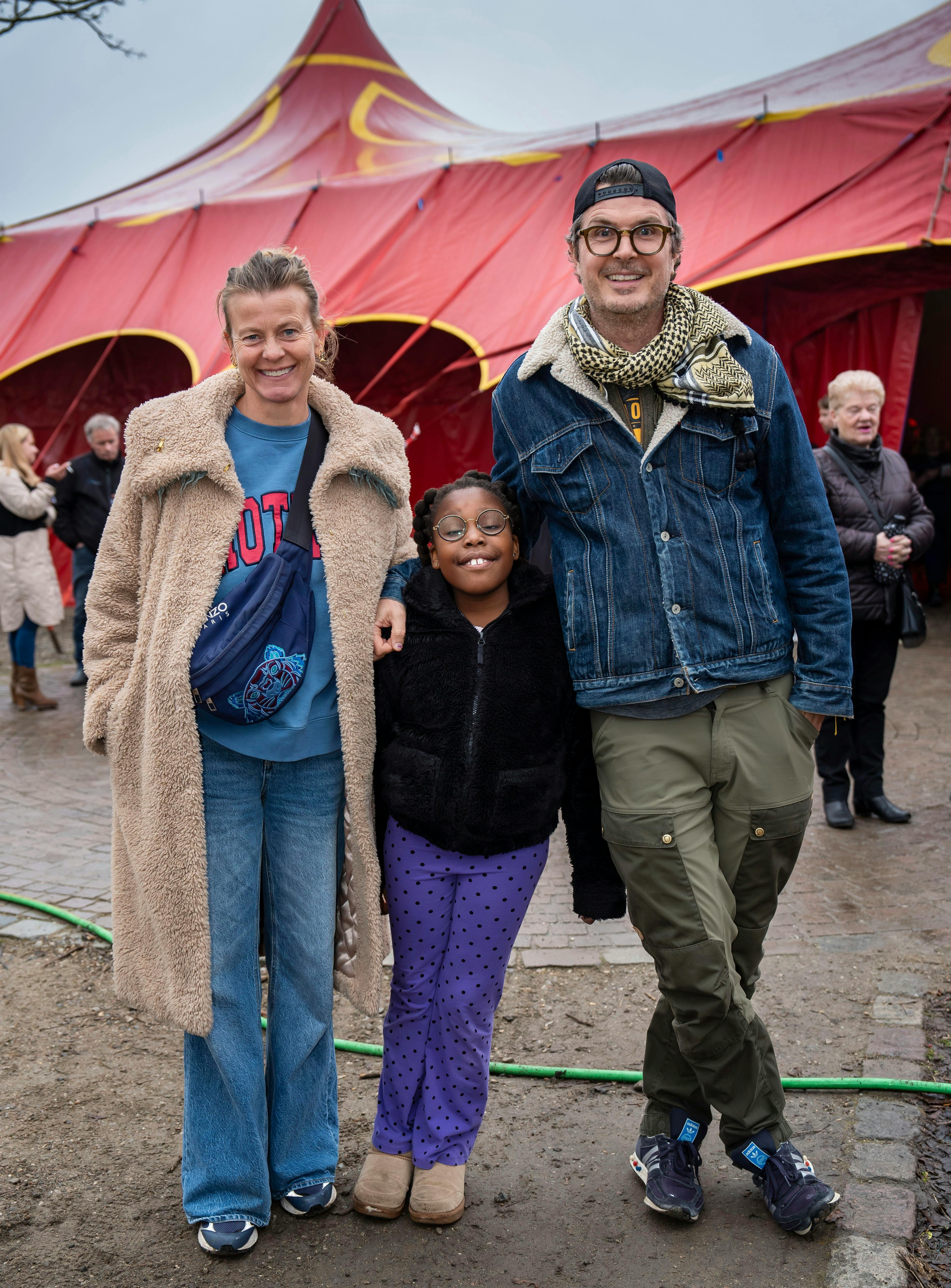 Pelle Hvenegaard med sin familie.