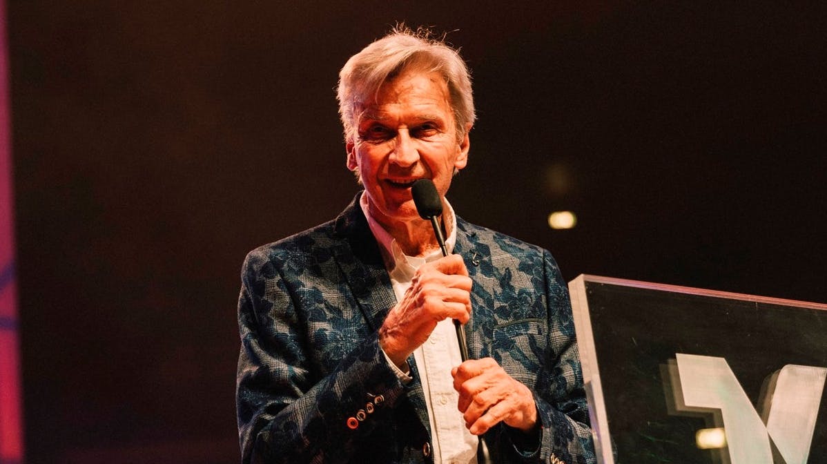 En rørt Jørgen de Mylius blev hædret med Årets Otto ved TVPRISEN 2026.