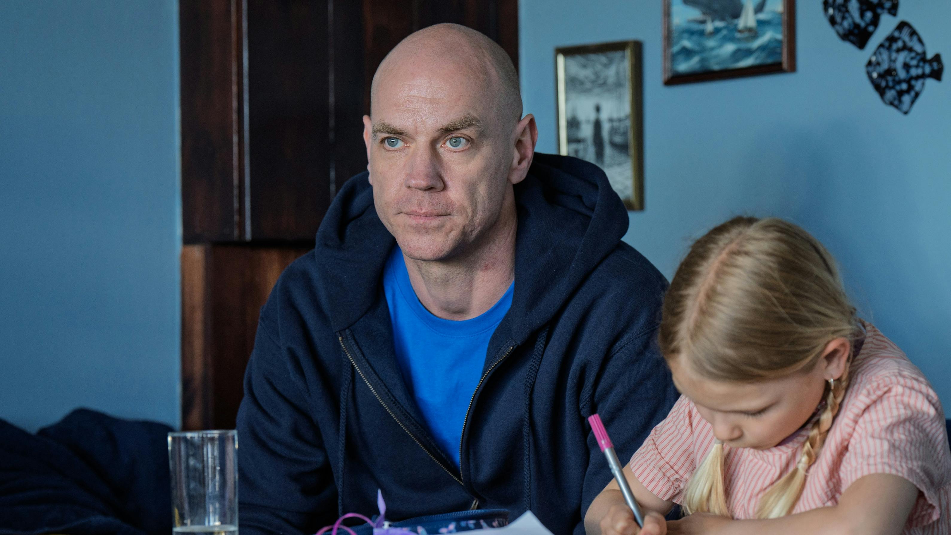 Han spiller Nikolaj i Sommerdahl: Her er Morten Hemmingsens kendte hustru  og svigermor | BILLED-BLADET