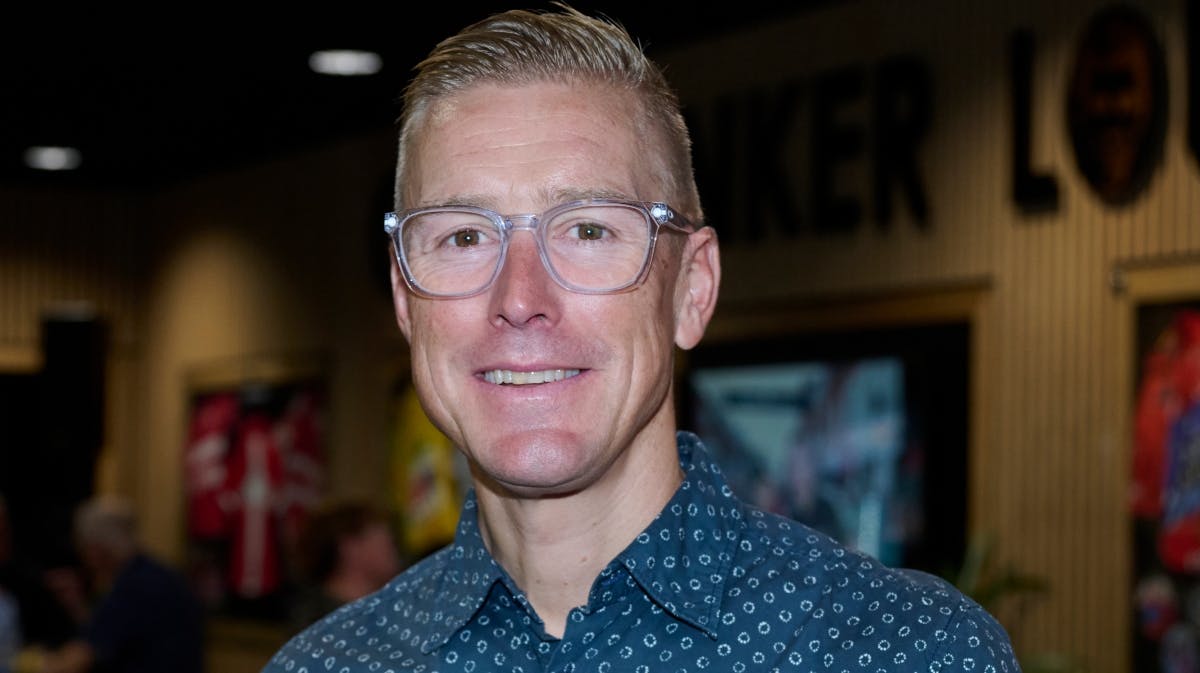 Lars Bak skal kommentere Tour de France, og det får konsekvenser for "AftenTour"