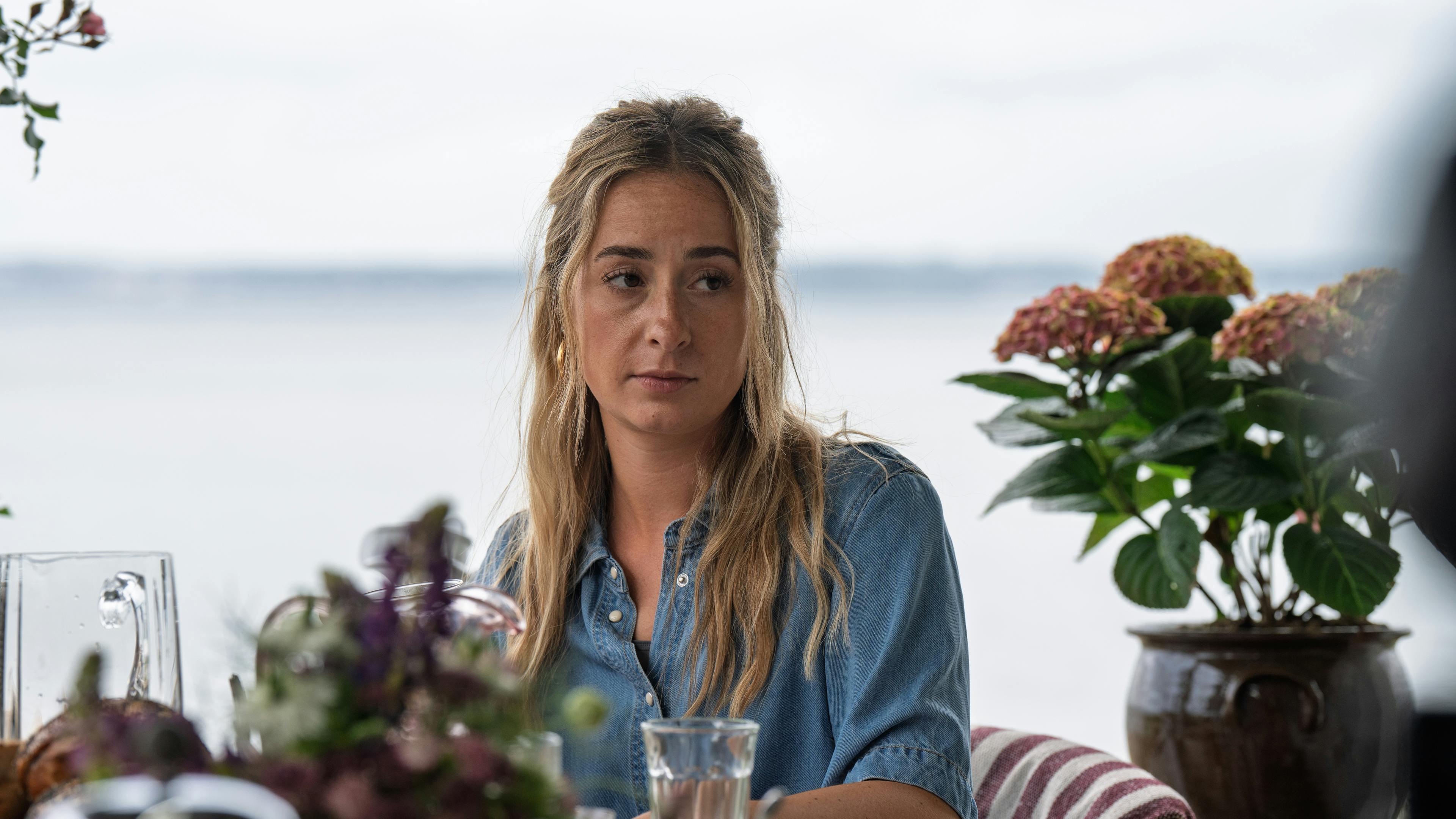 Mia Helene Højgaard spiller Laura Sommerdahl, som bliver involveret i en ulykke, i TV 2 Charlie-serien "Sommerdahl".
