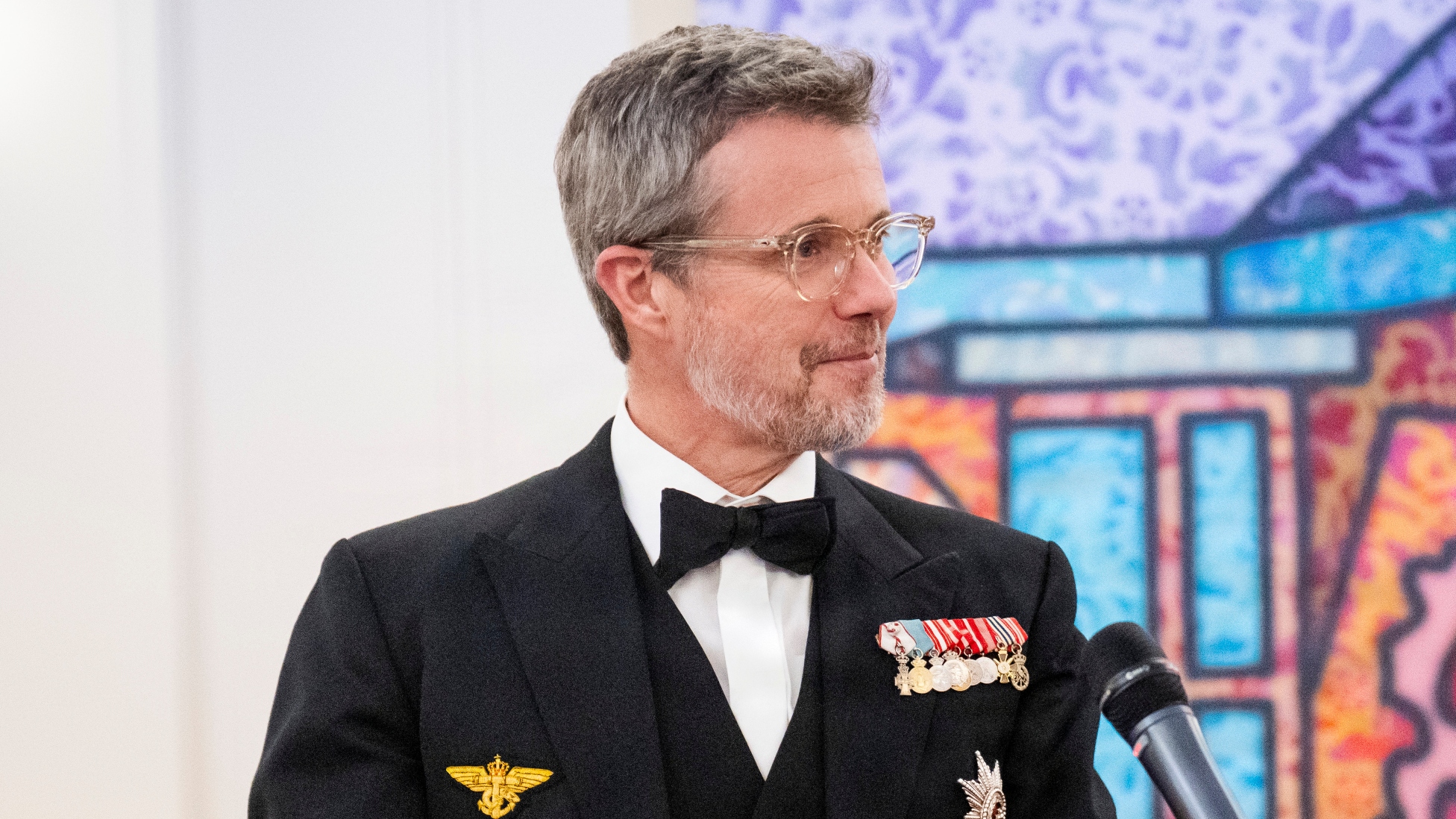 Da kong Frederik nævnte det om sin svigerfamilie, brød salen ud i grin |  BILLED-BLADET