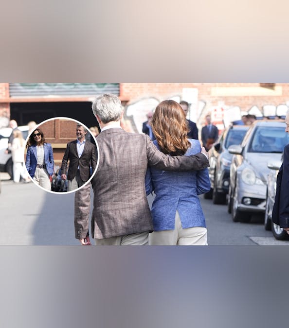 Se kongeparrets kærlige øjeblik i galleriet herover.