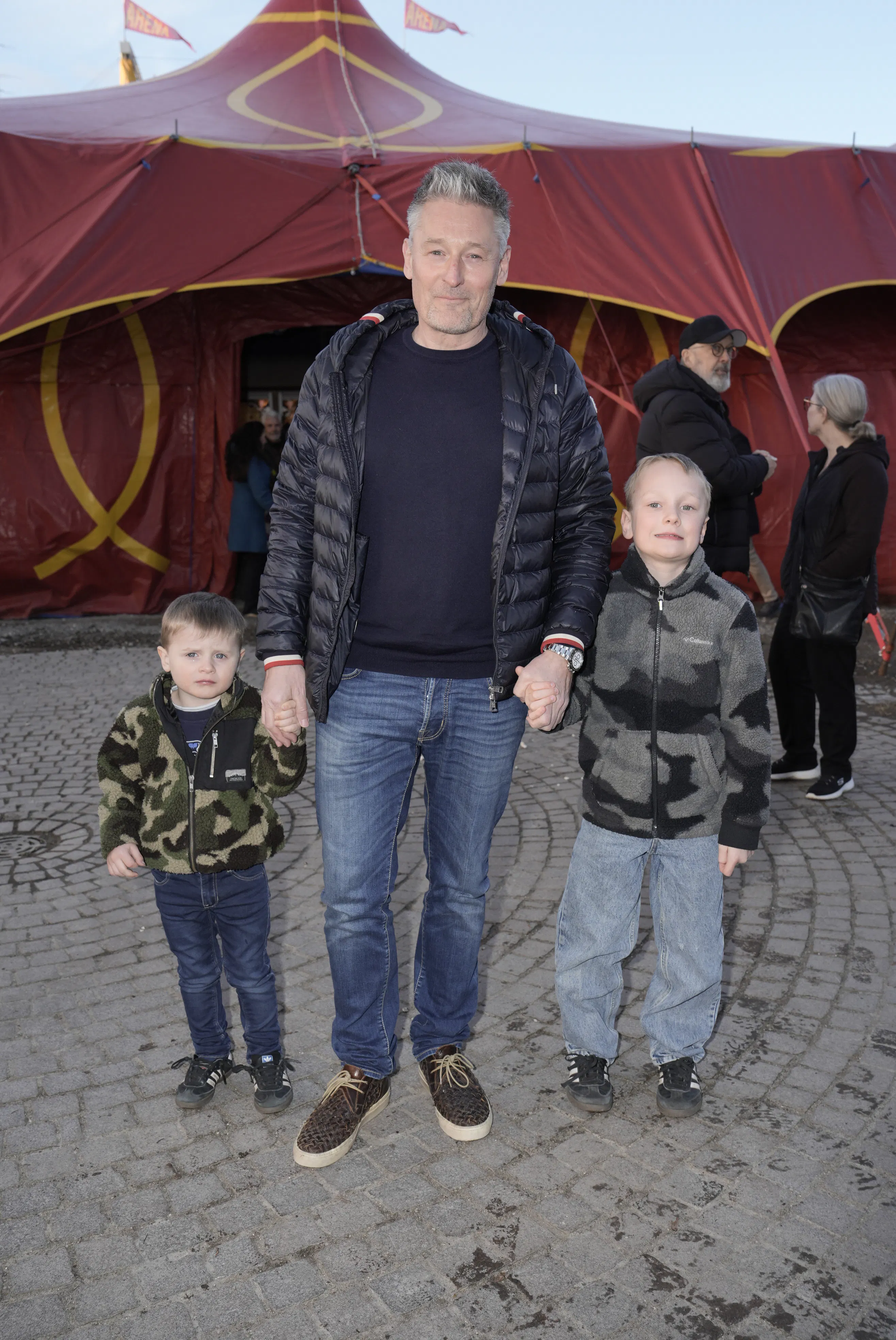 Kasper Nielsen med sønnerne Viggo og Bille.