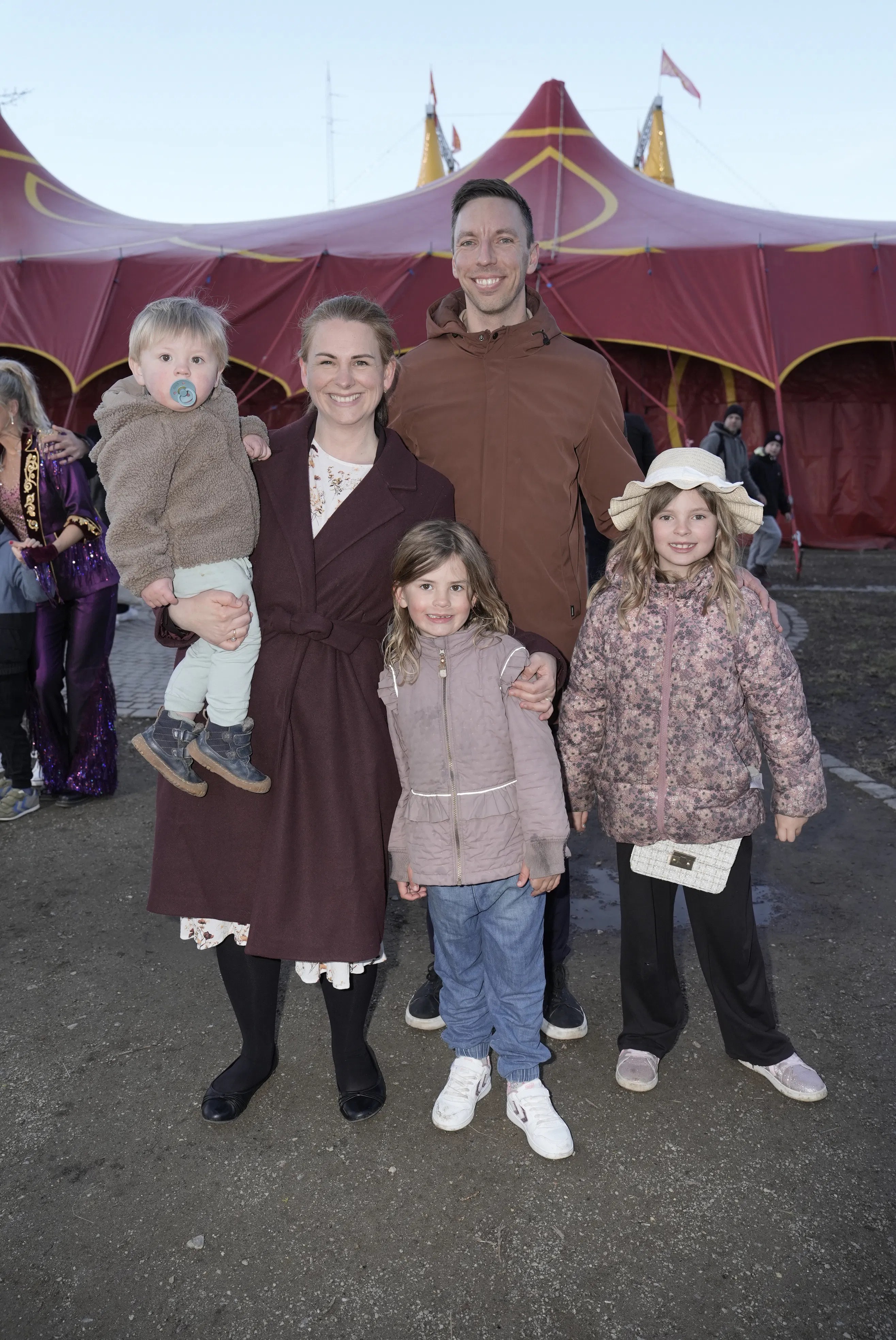 Mette Abildgaard og familien i cirkus.
