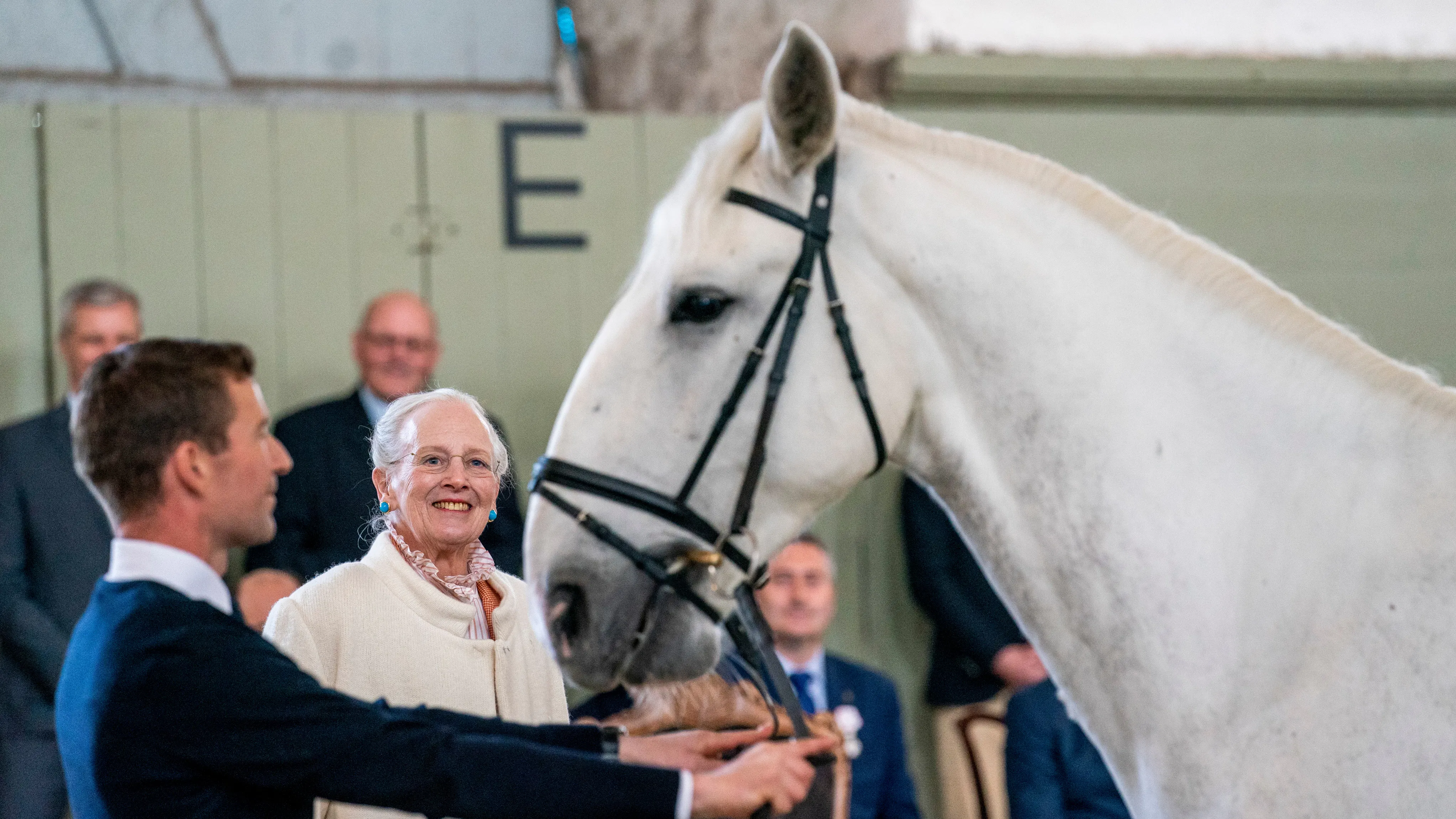 Dronning Margrethe gjorde det i 2022 og nu gør dronning Mary det også |  BILLED-BLADET