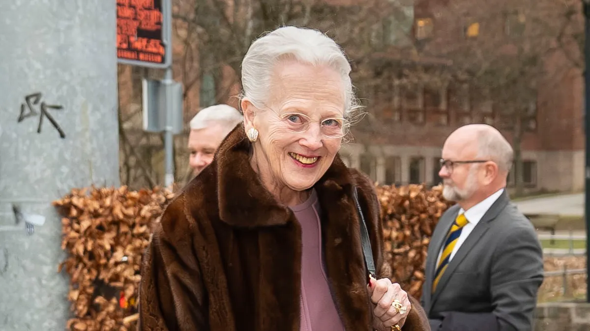 Brændte på hendes fødselsdag: Dronning Margrethe besøger Børsen |  BILLED-BLADET