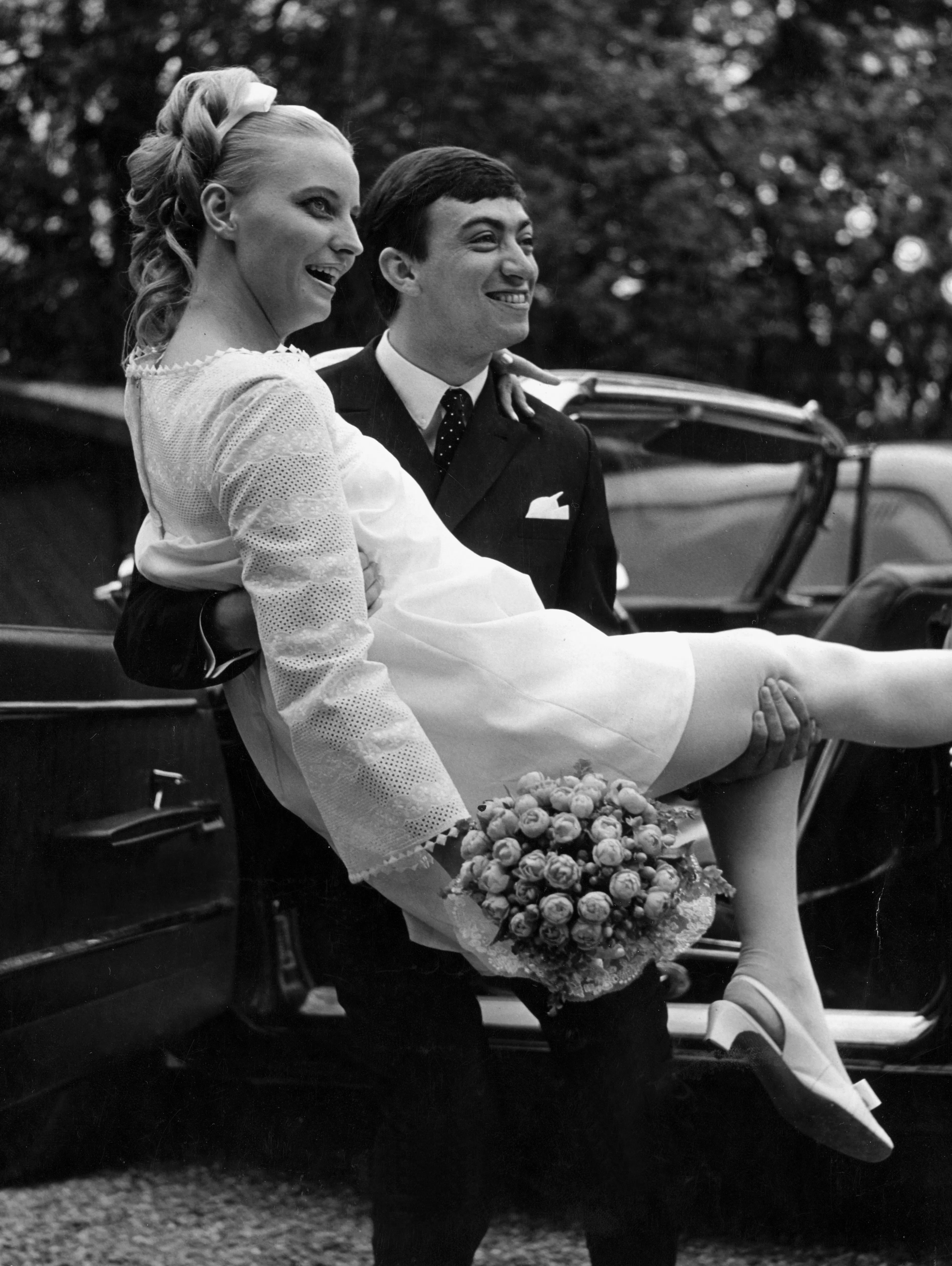 Popsangeren Johnny Reimar bliver gift med modellen Annie Lindberg.