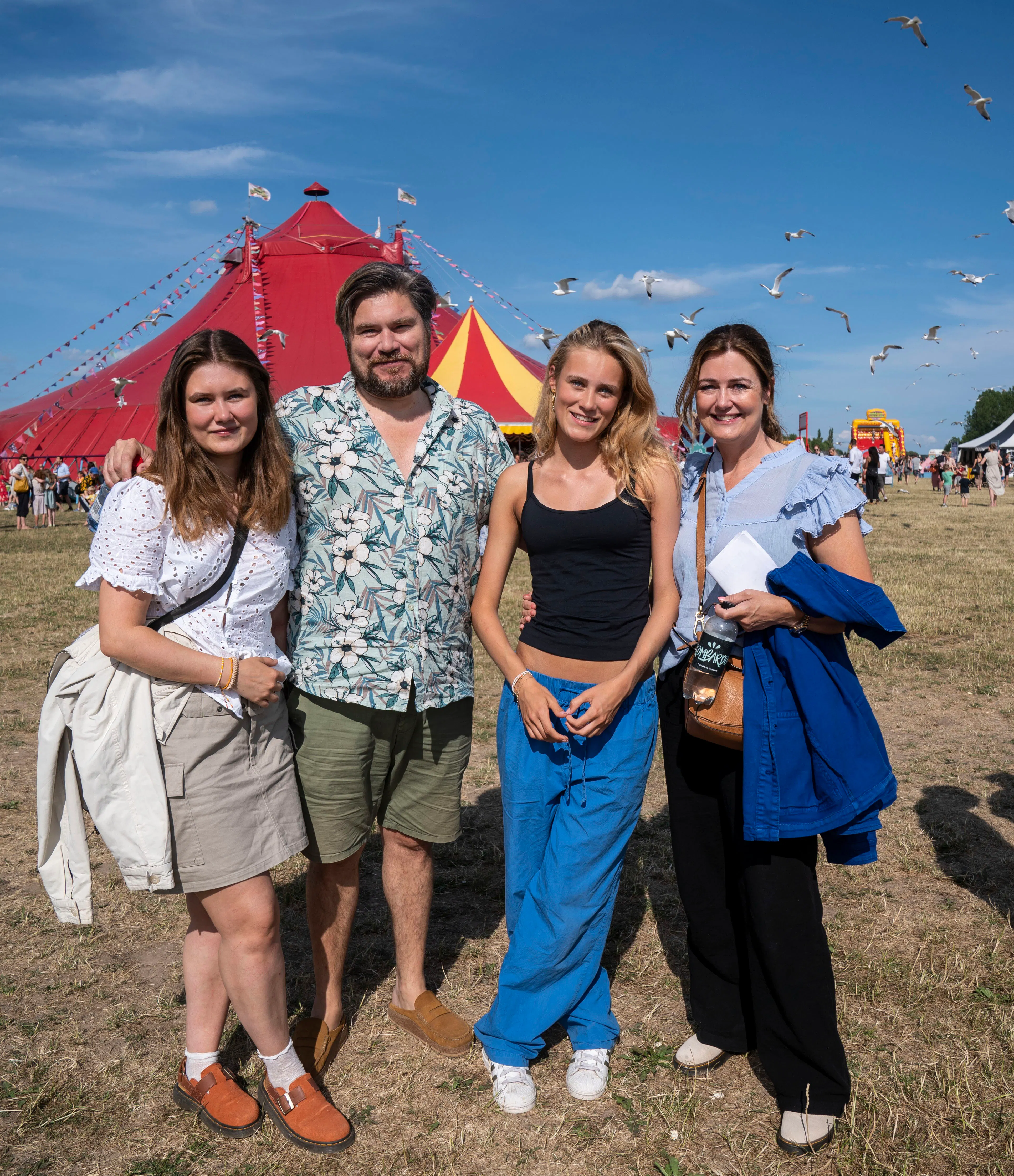 Rasmus Bjerg i cirkus med familien i 2023. Anna Bjerg ses yderst til venstre.