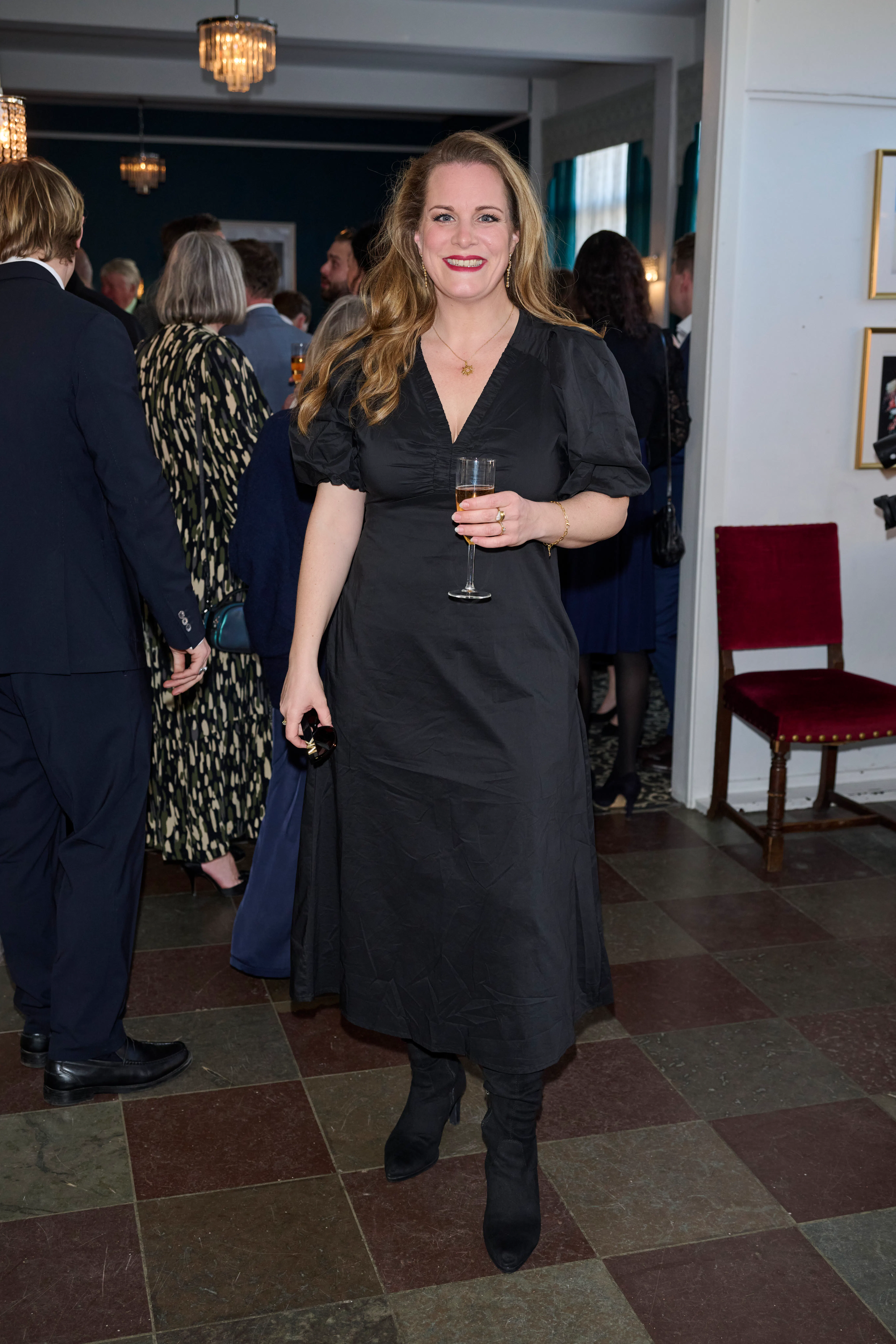Lise Baastrup var hoppet i en spritny kjole forud for fejringen af Lisbet Dahl.
