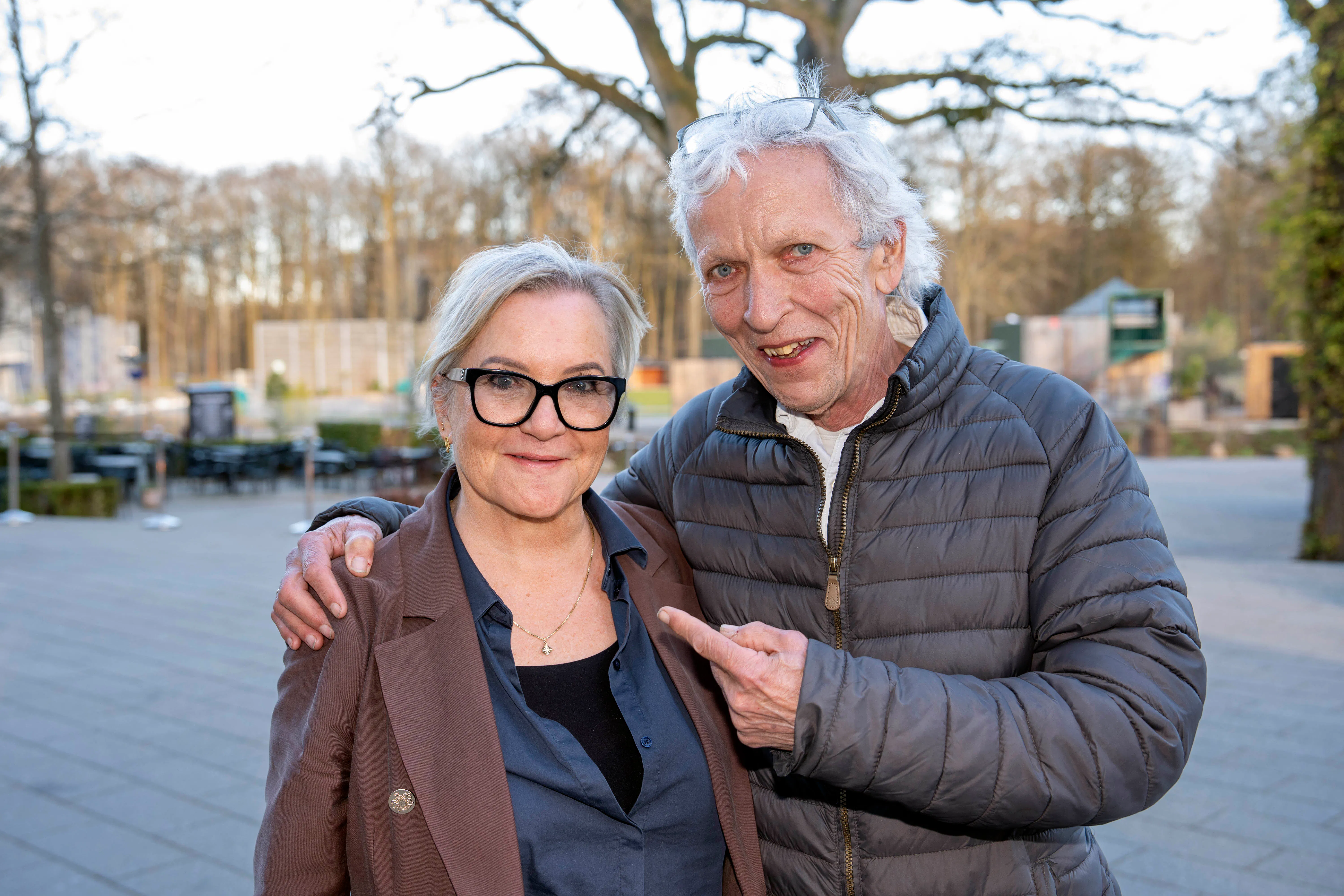 Jørgen Skouboe med sin hustru Sanne til premieren på Aarhus Revyen 2026. 