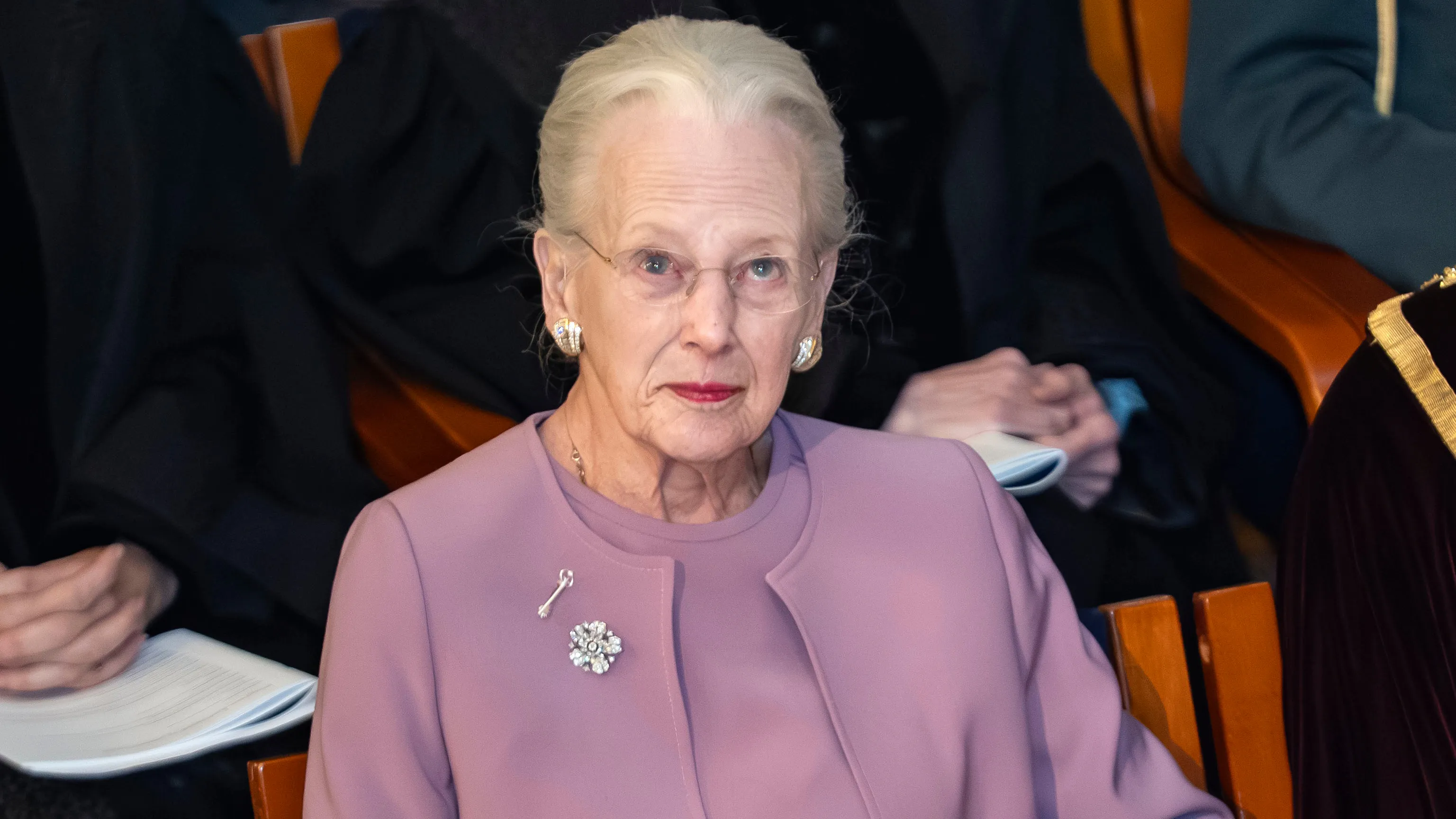 Dronning Margrethe besøgte tirsdag Børsen, som er ved at blive genopbygget efter den voldsomme brand for knap to år siden.&nbsp;