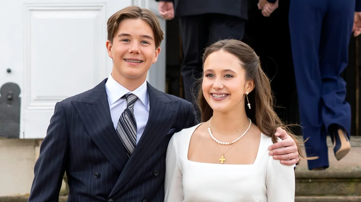 Kongehuset deler billeder fra den private ceremoni: Så flot var kirken pyntet | BILLED-BLADET